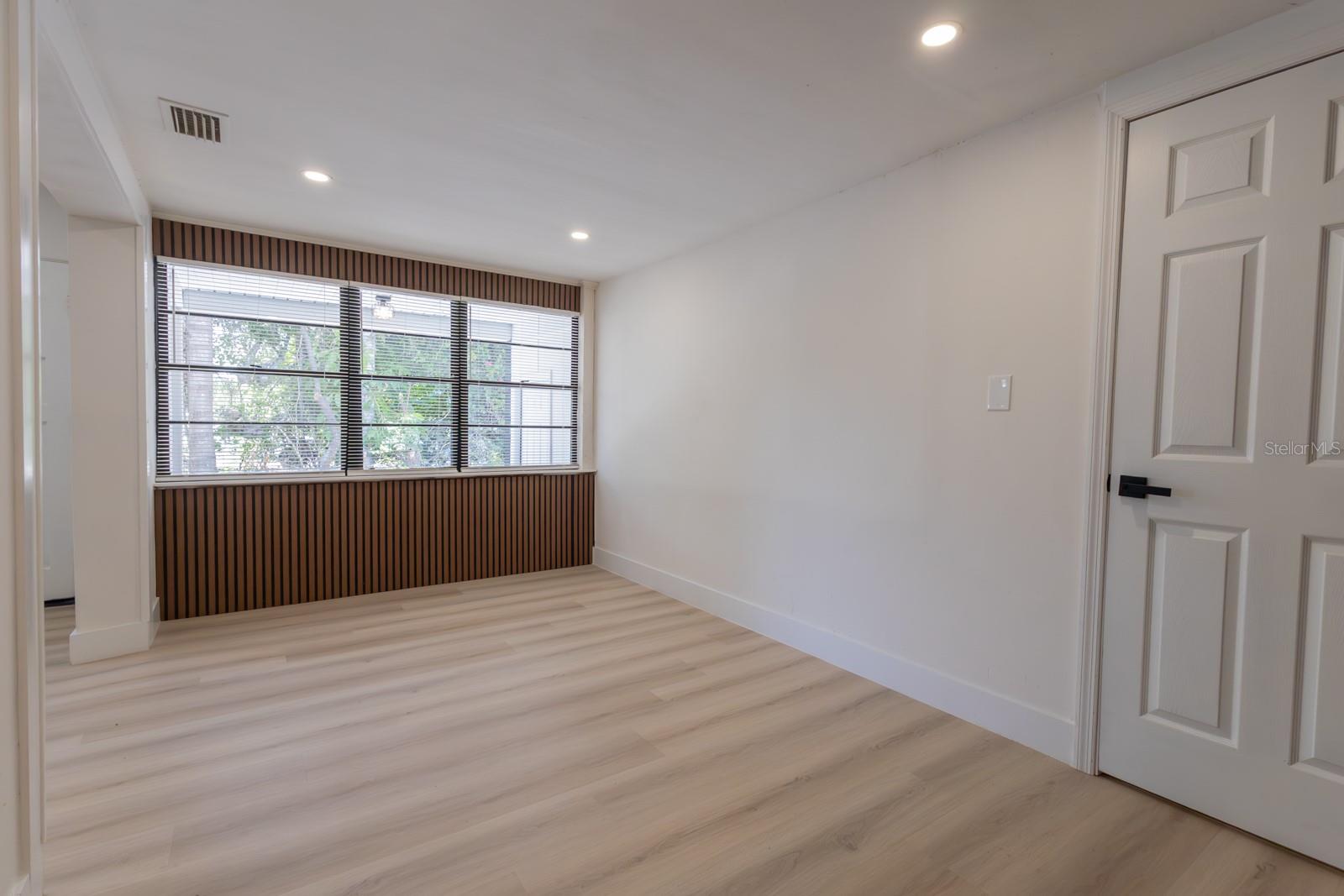Image 11 of 31 For 722 Carlson Drive
