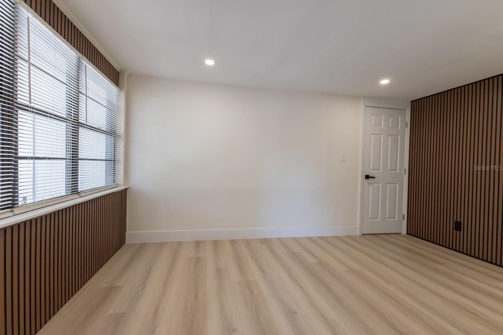 Image 12 of 31 For 722 Carlson Drive