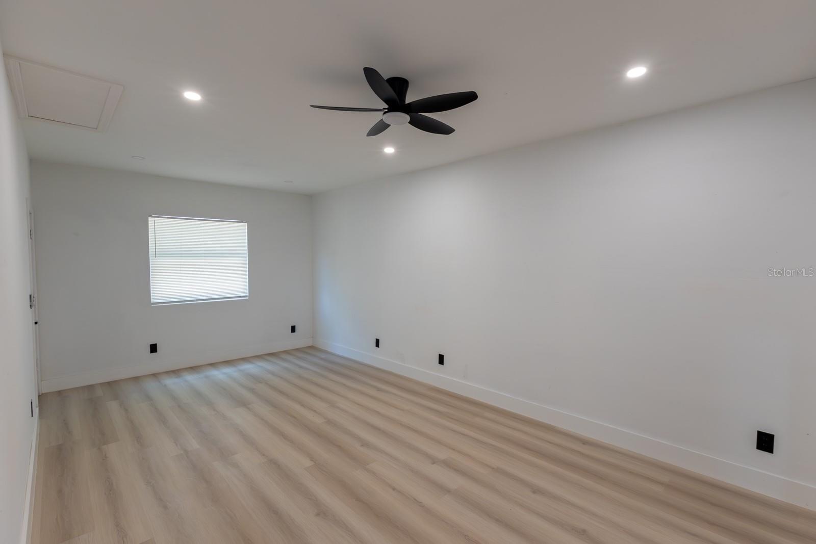 Image 18 of 31 For 722 Carlson Drive