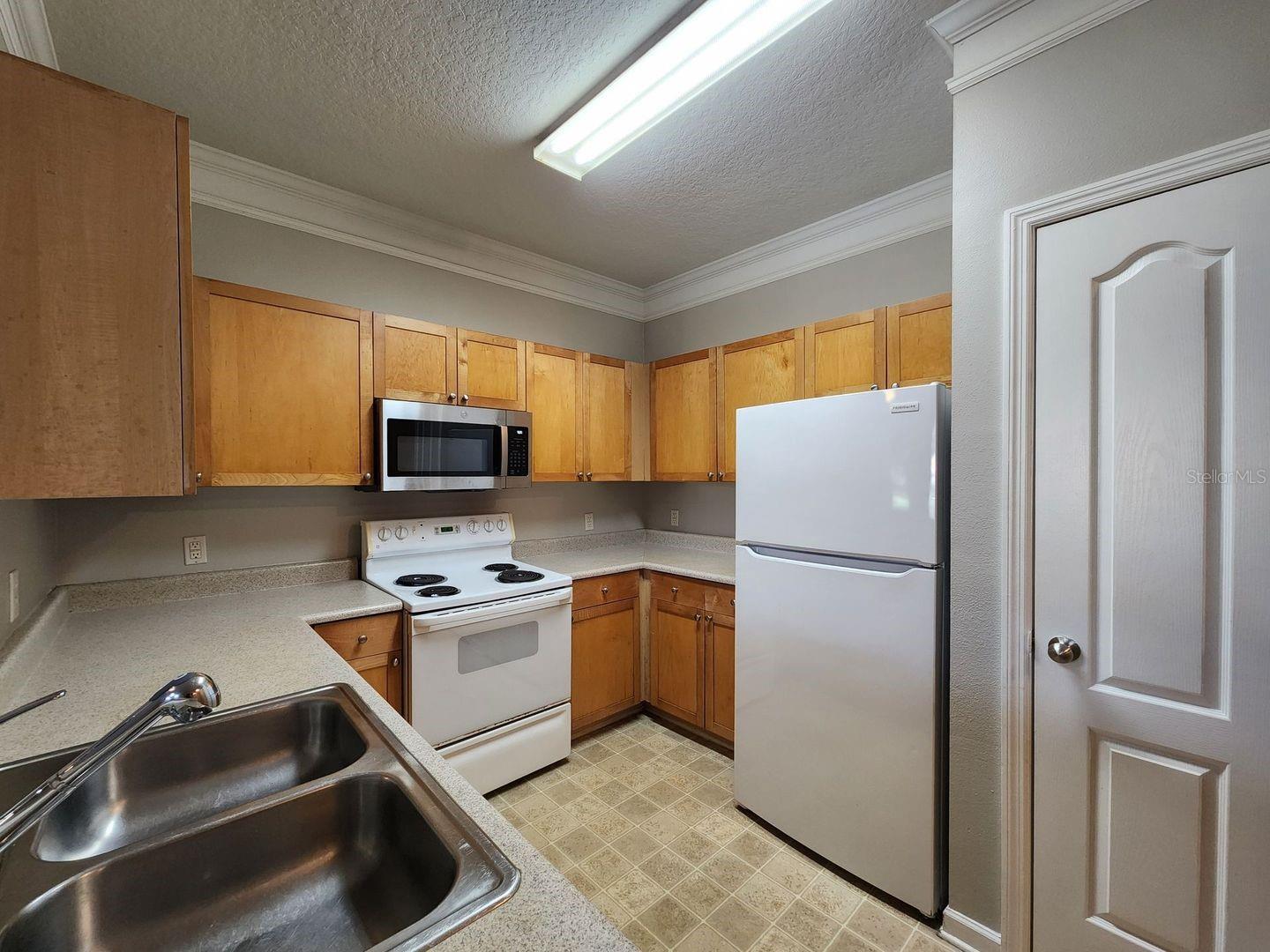 Image 10 of 30 For 8849 Villa View Circle 107