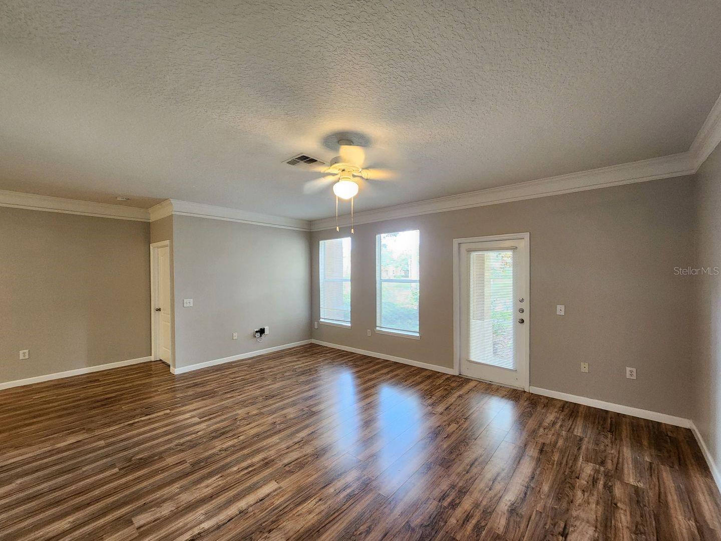 Image 6 of 30 For 8849 Villa View Circle 107