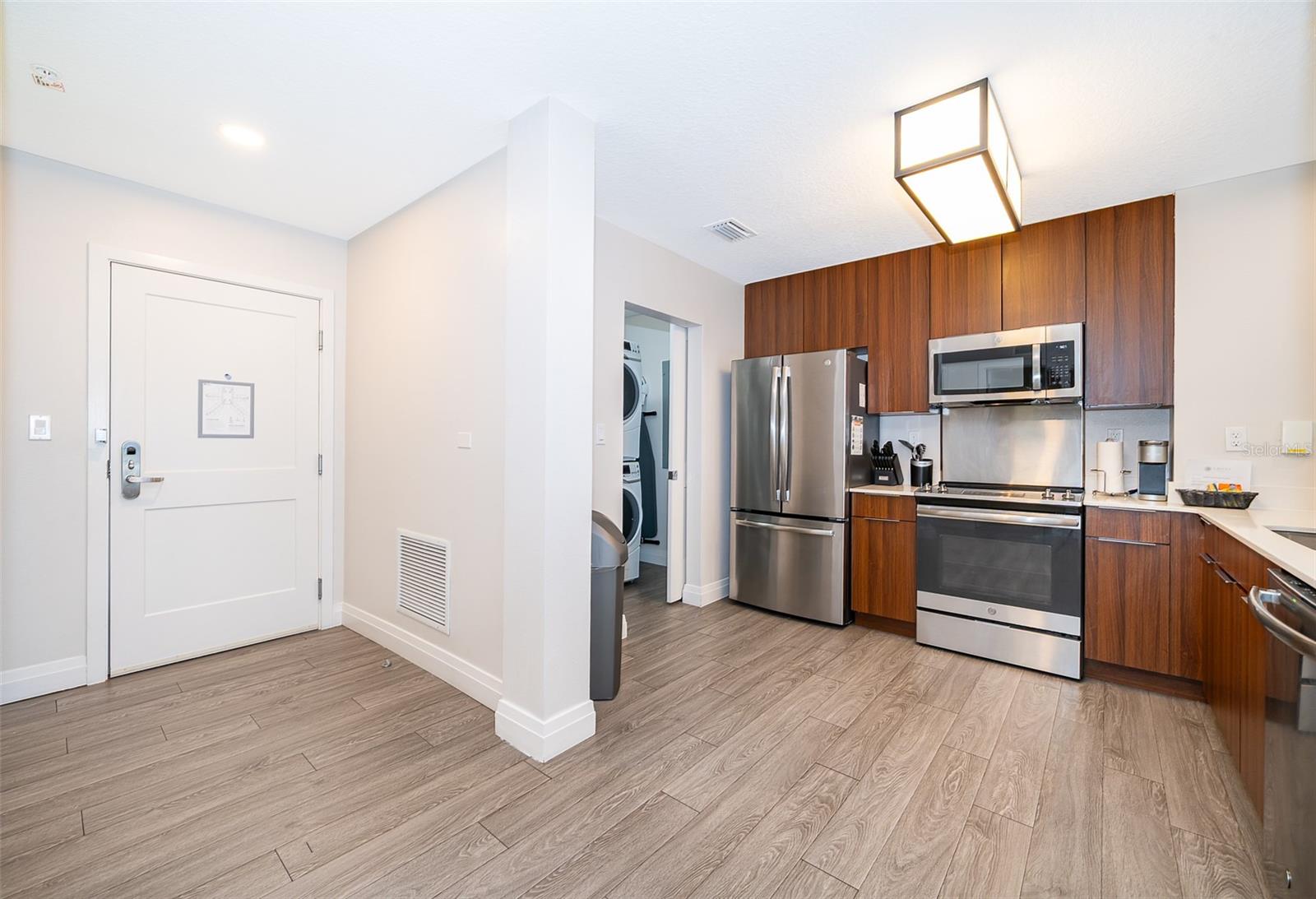 Image 10 of 46 For 14501 Grove Resort Avenue 2534