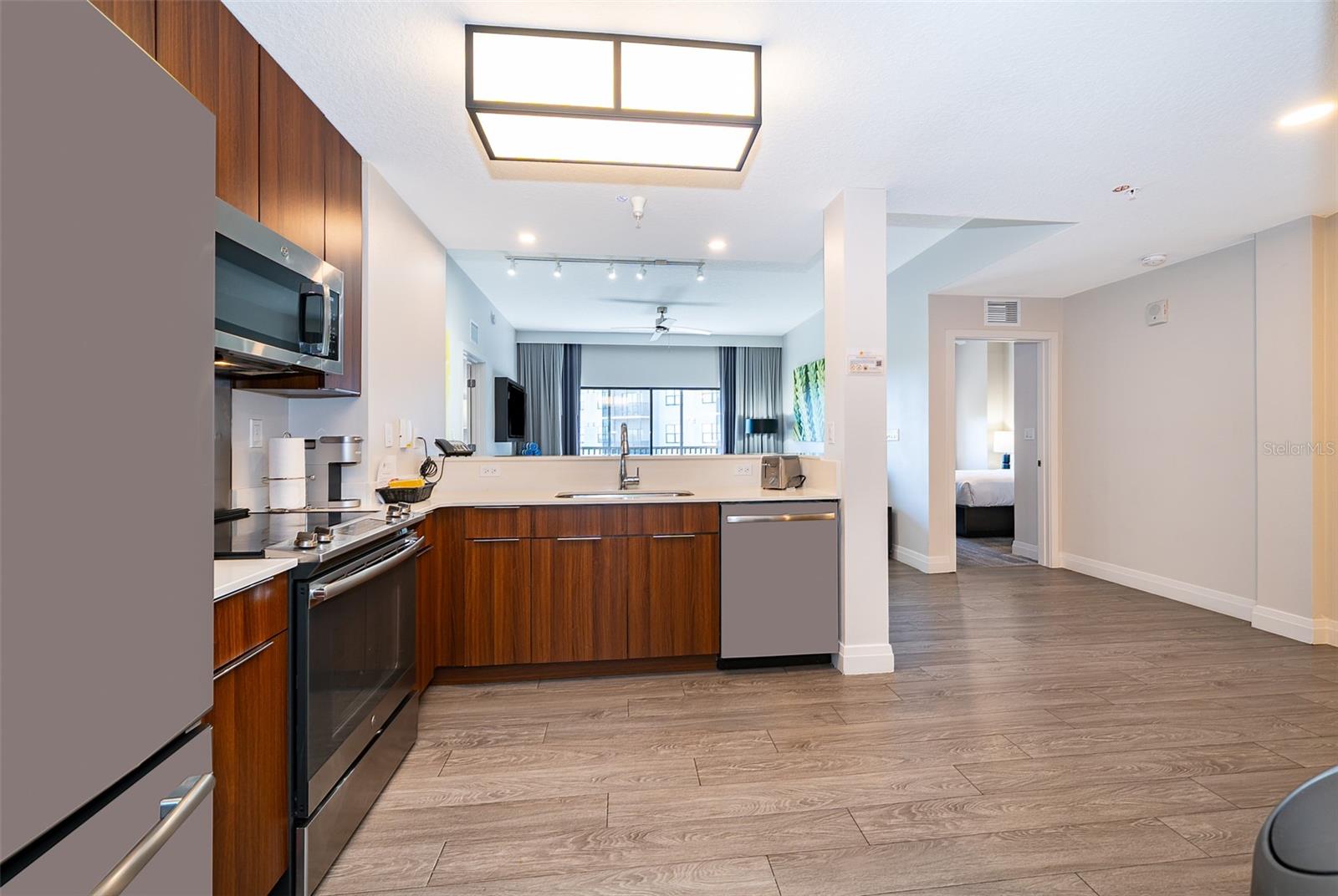 Image 12 of 46 For 14501 Grove Resort Avenue 2534