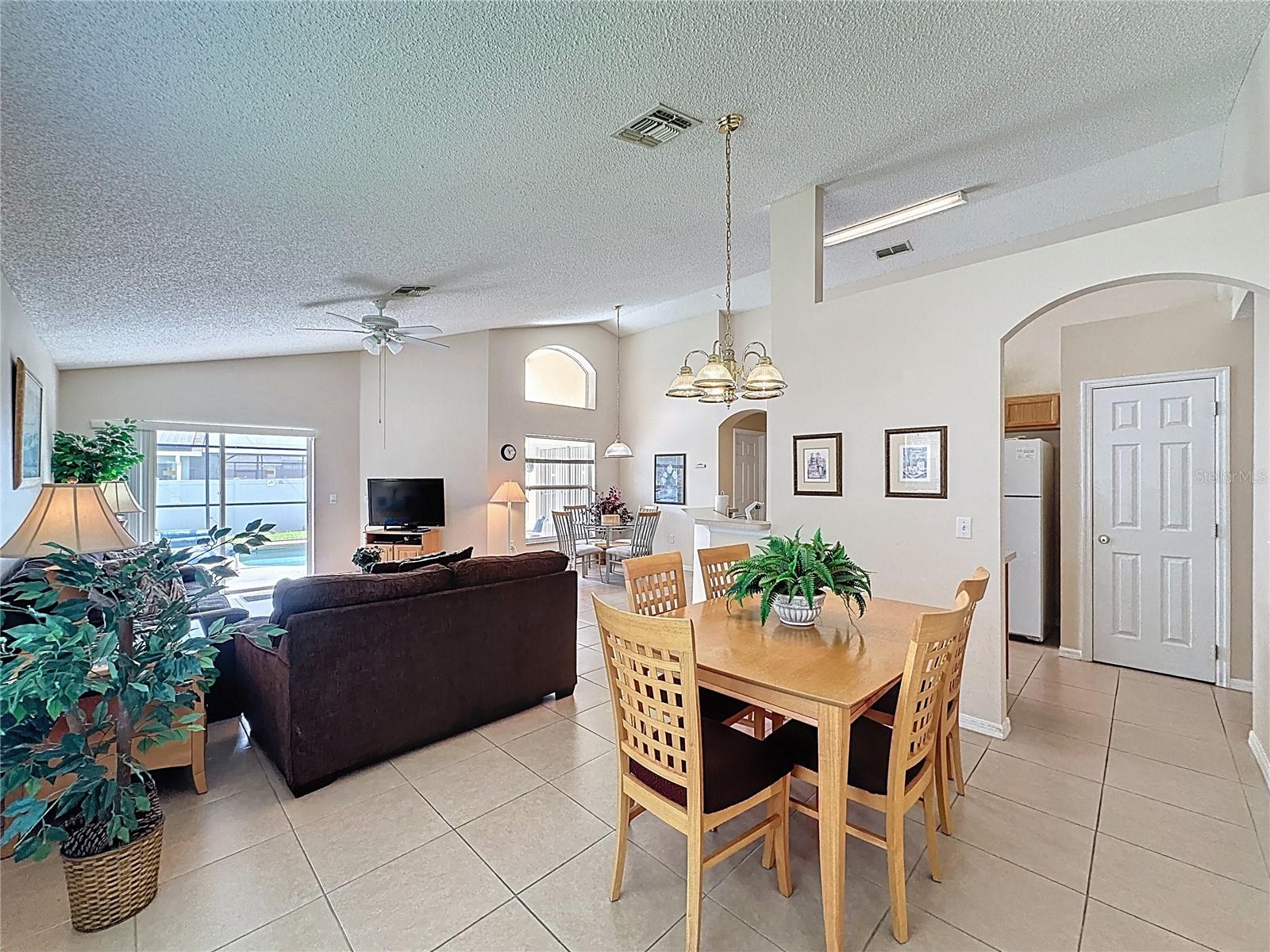 Image 5 of 81 For 2649 Hemingway Avenue