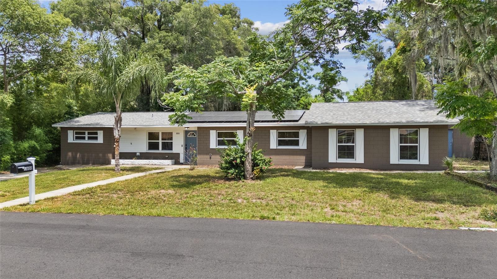 Image 2 of 28 For 1800 Banyan Street