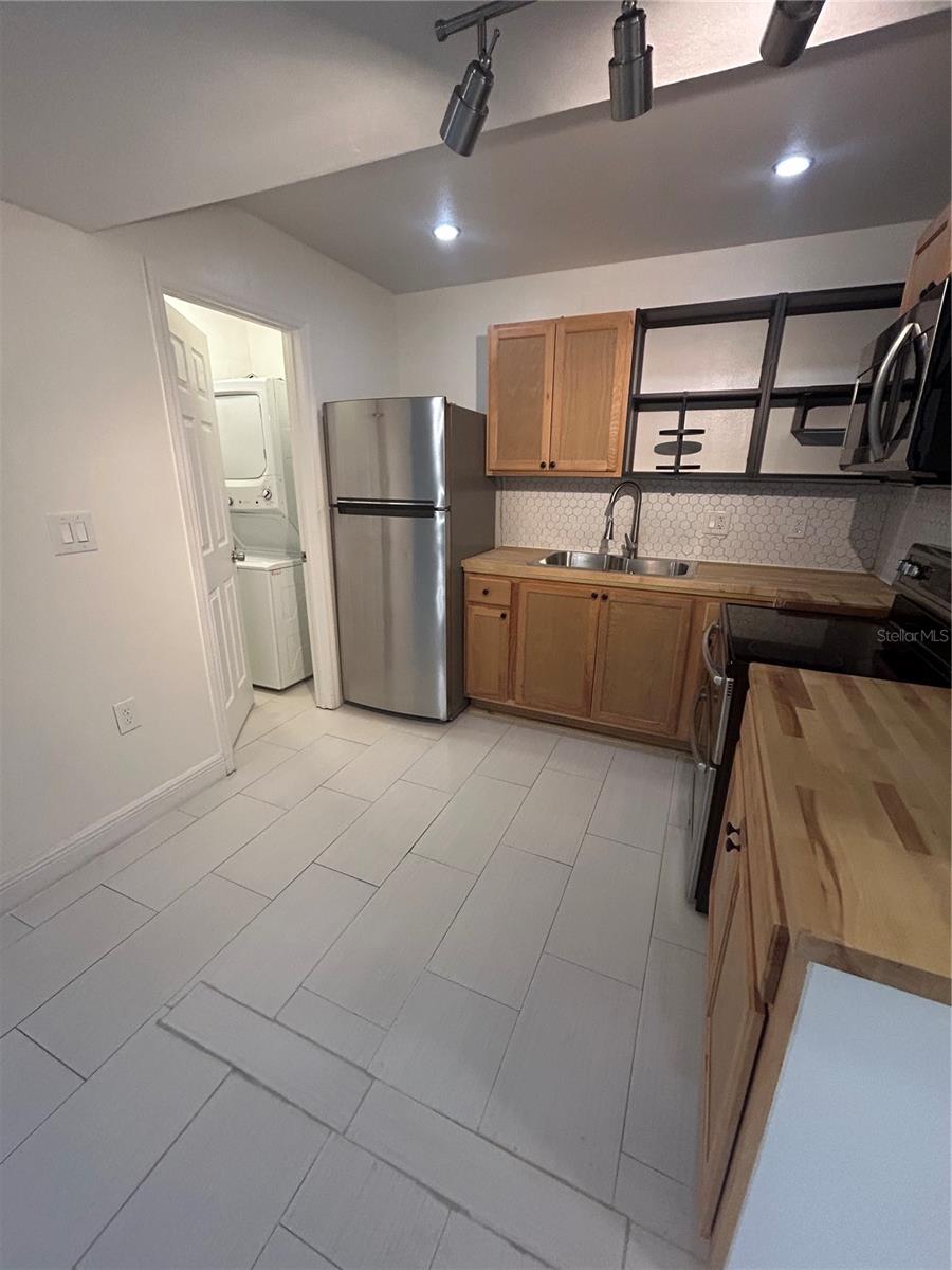 Image 2 of 25 For 4115 Semoran Boulevard 16