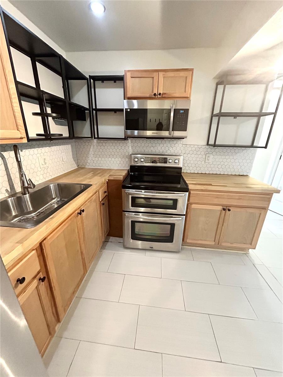 Image 22 of 25 For 4115 Semoran Boulevard 16
