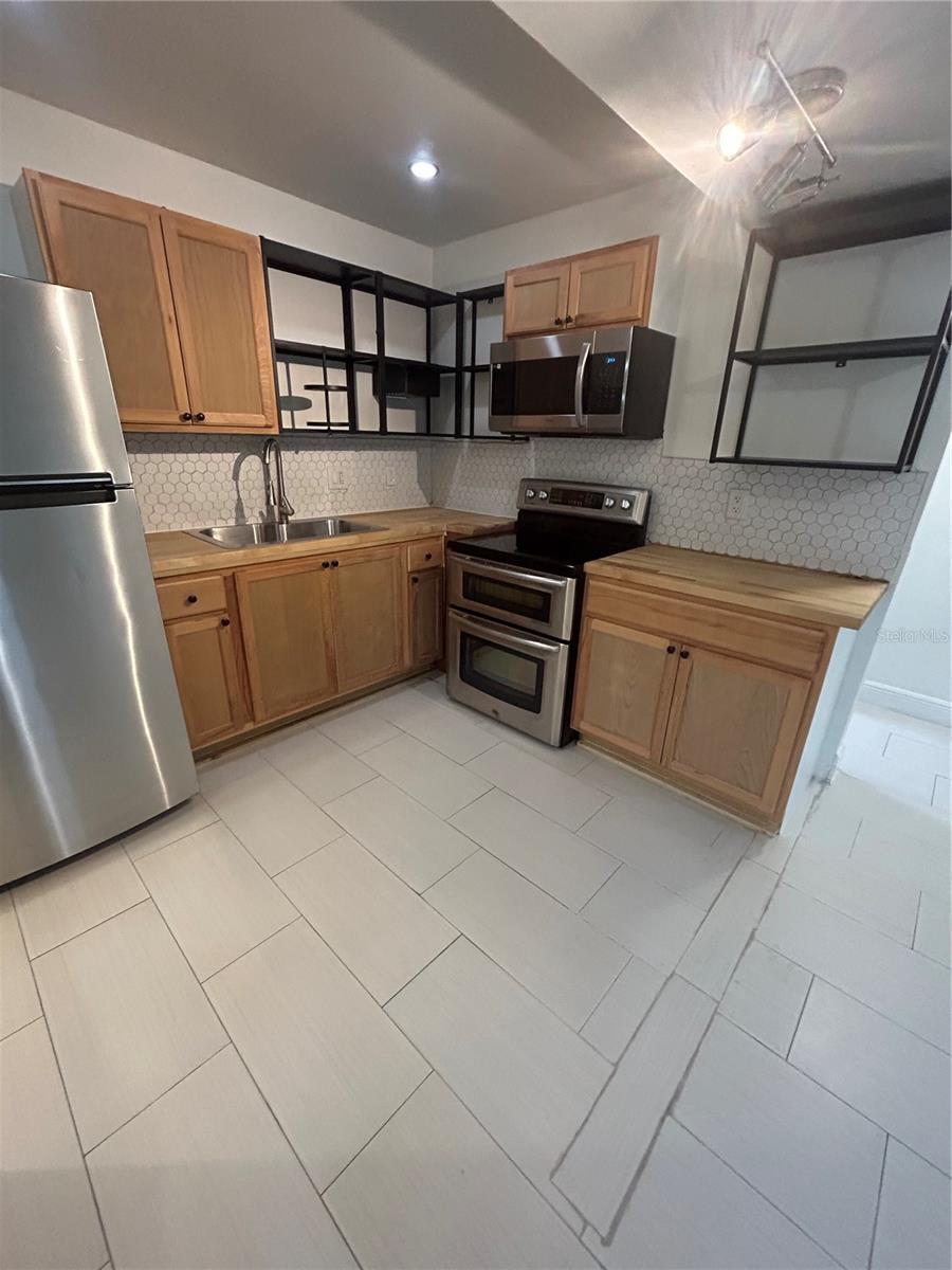 Image 24 of 25 For 4115 Semoran Boulevard 16