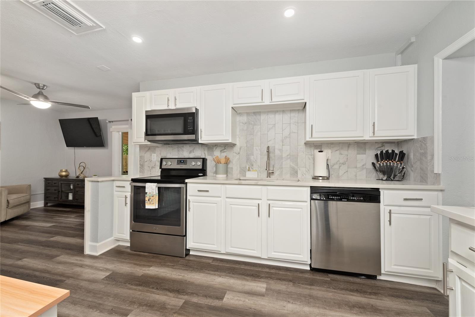 Image 6 of 25 For 6045 Sage Dr