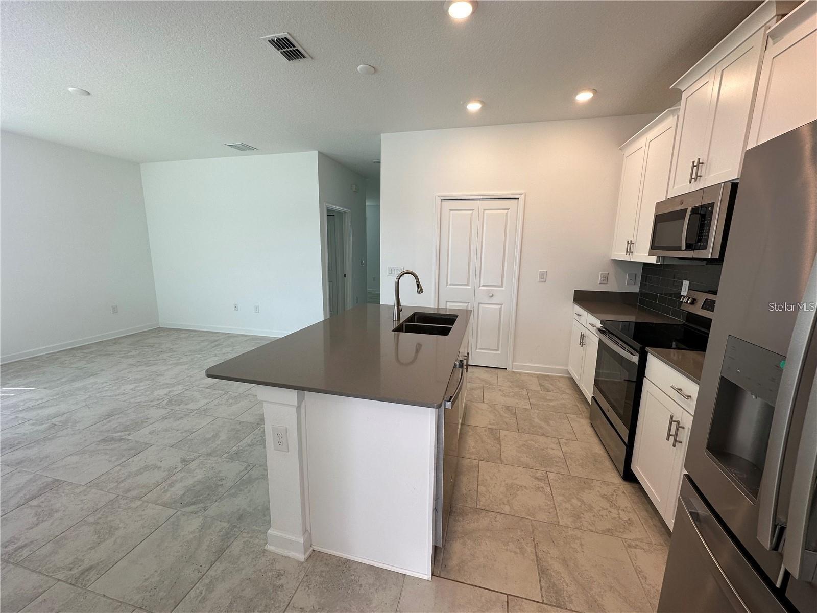 Image 4 of 13 For 2911 Addison Boulevard