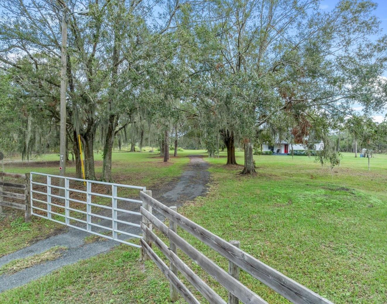 Image 2 of 41 For 965 Keen Road