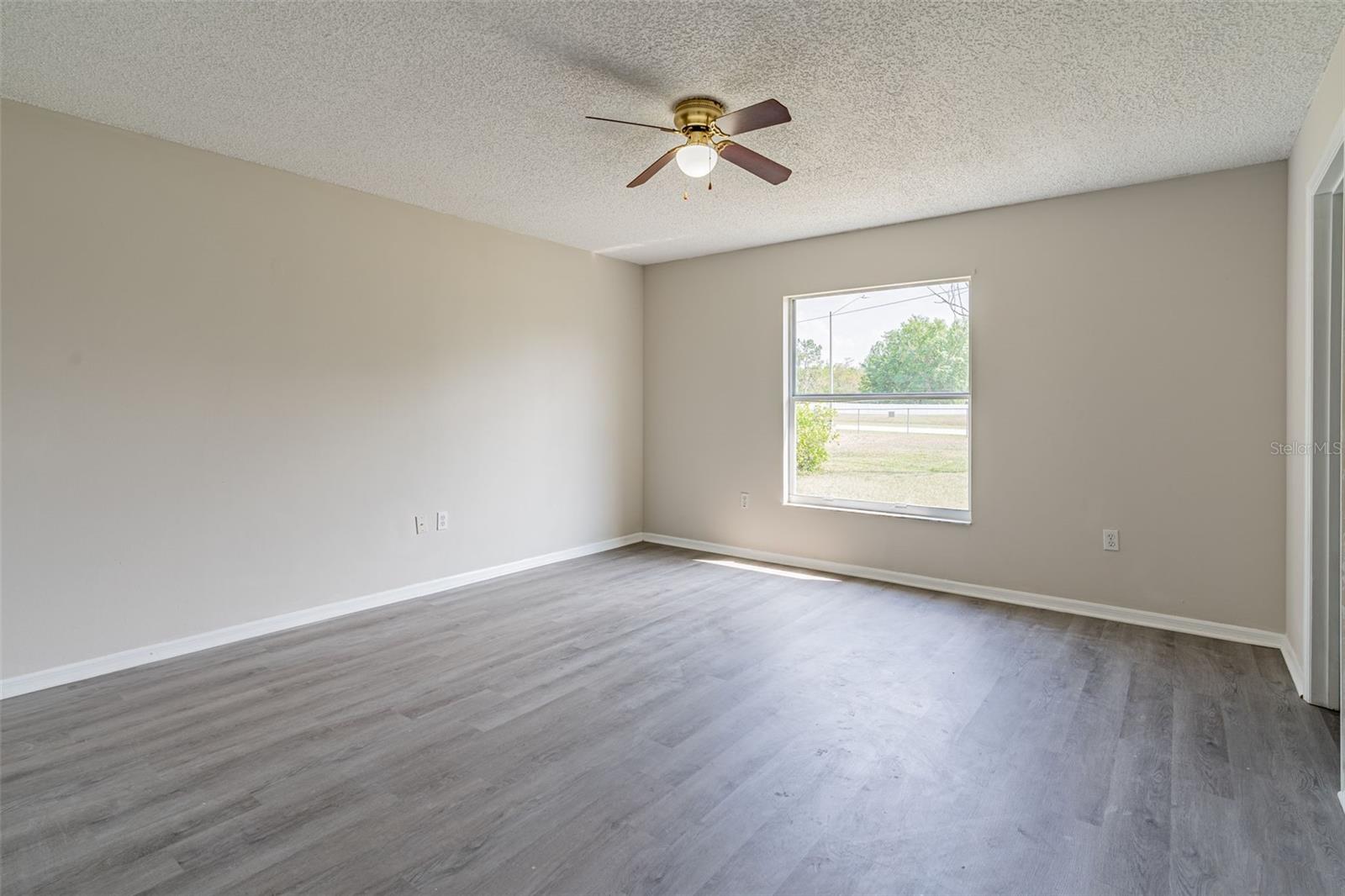Image 9 of 32 For 748 Mink Court