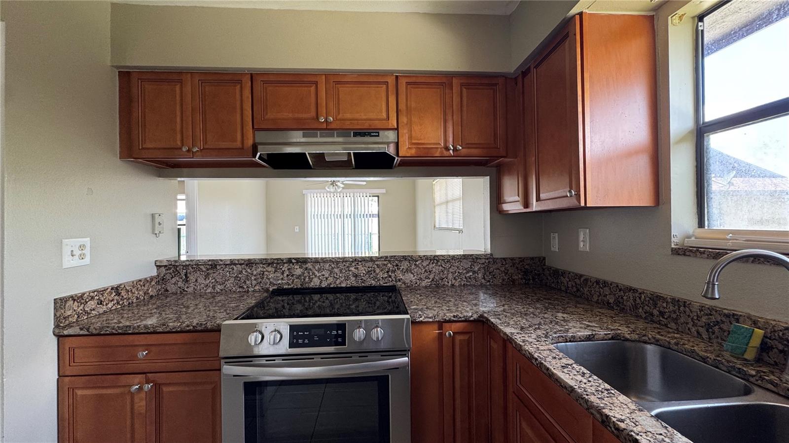 Image 9 of 21 For 2326 St Marteen Court