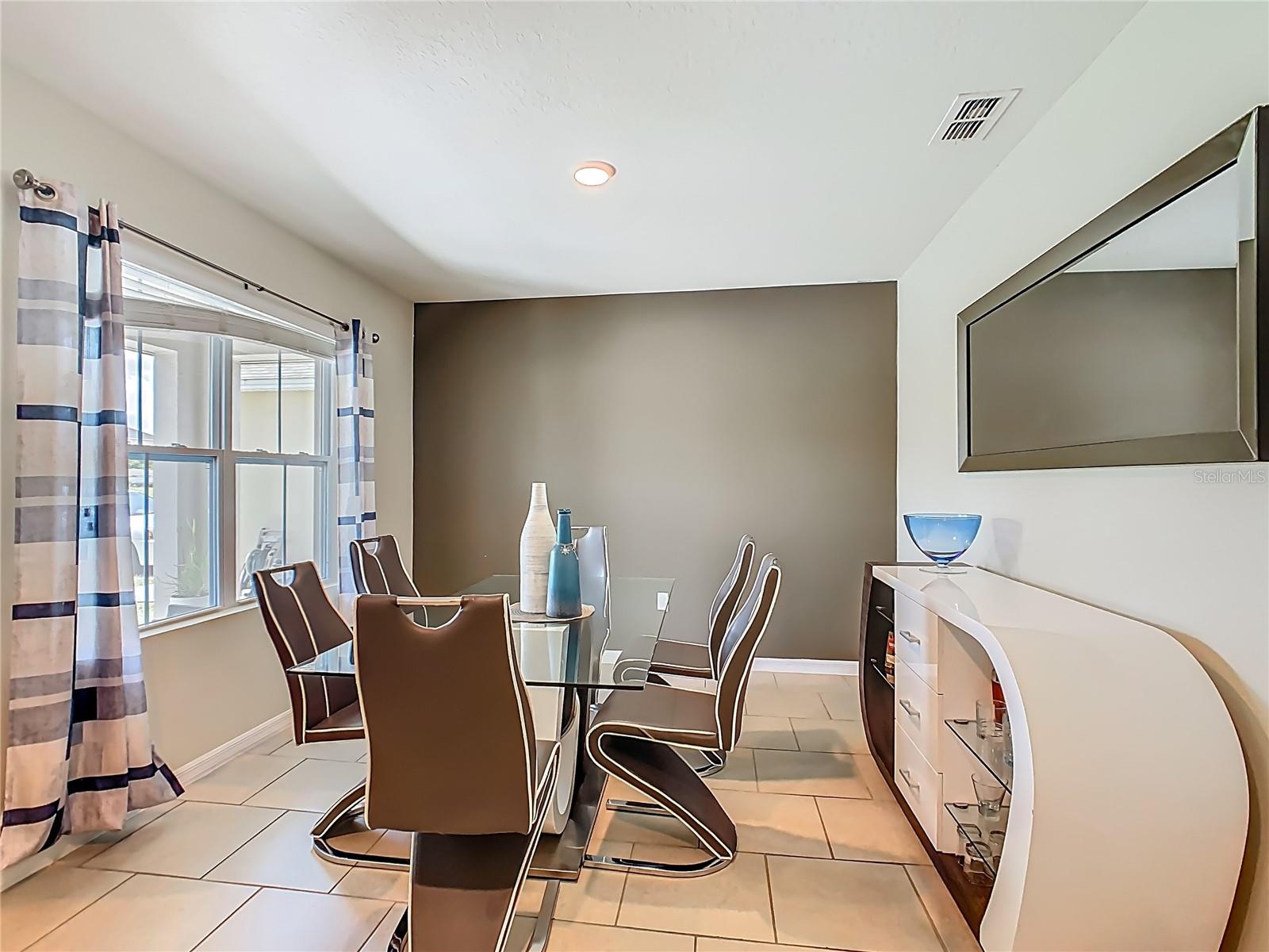 Image 11 of 72 For 209 Willow Bend Drive