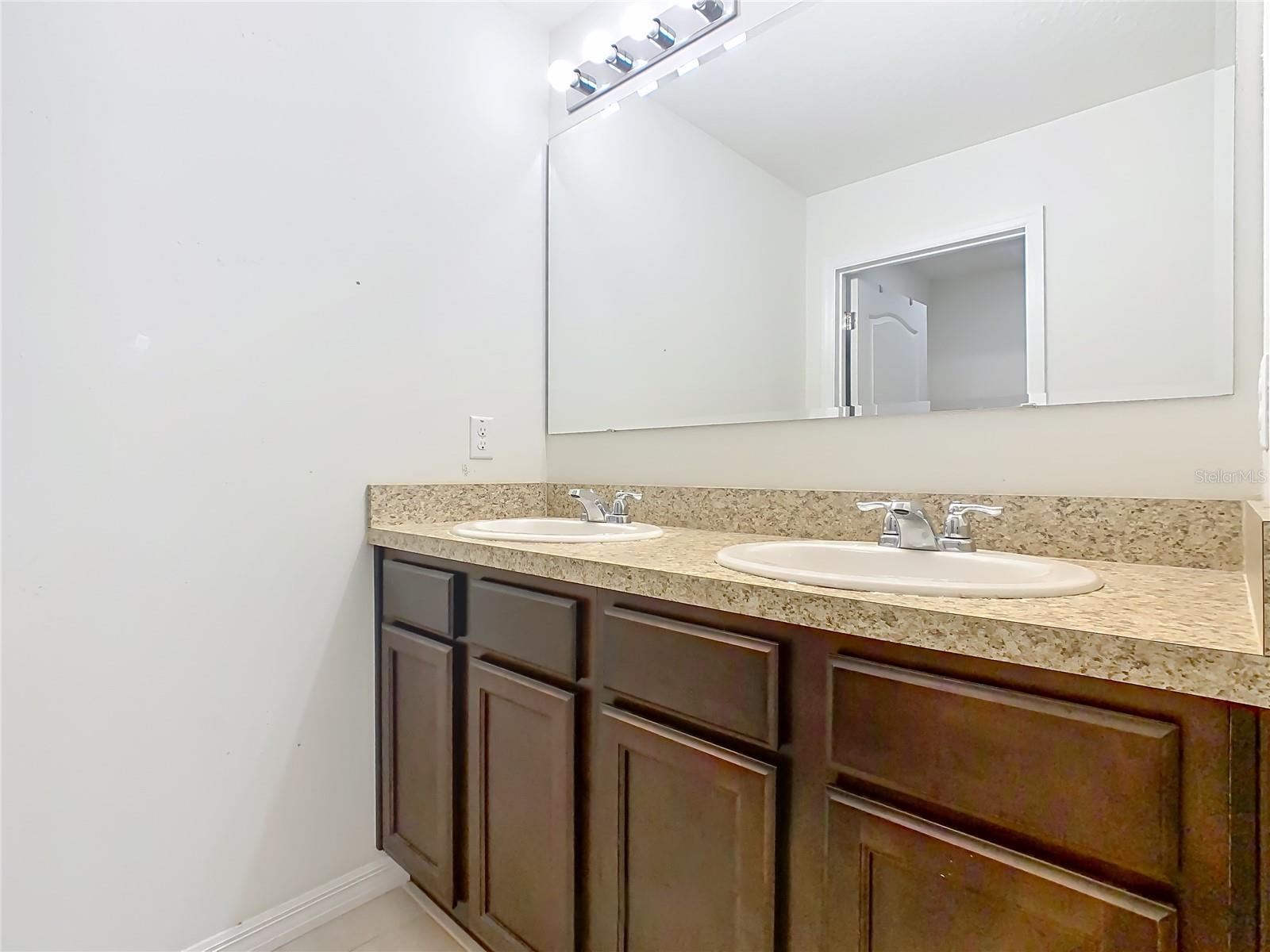 Image 32 of 72 For 209 Willow Bend Drive