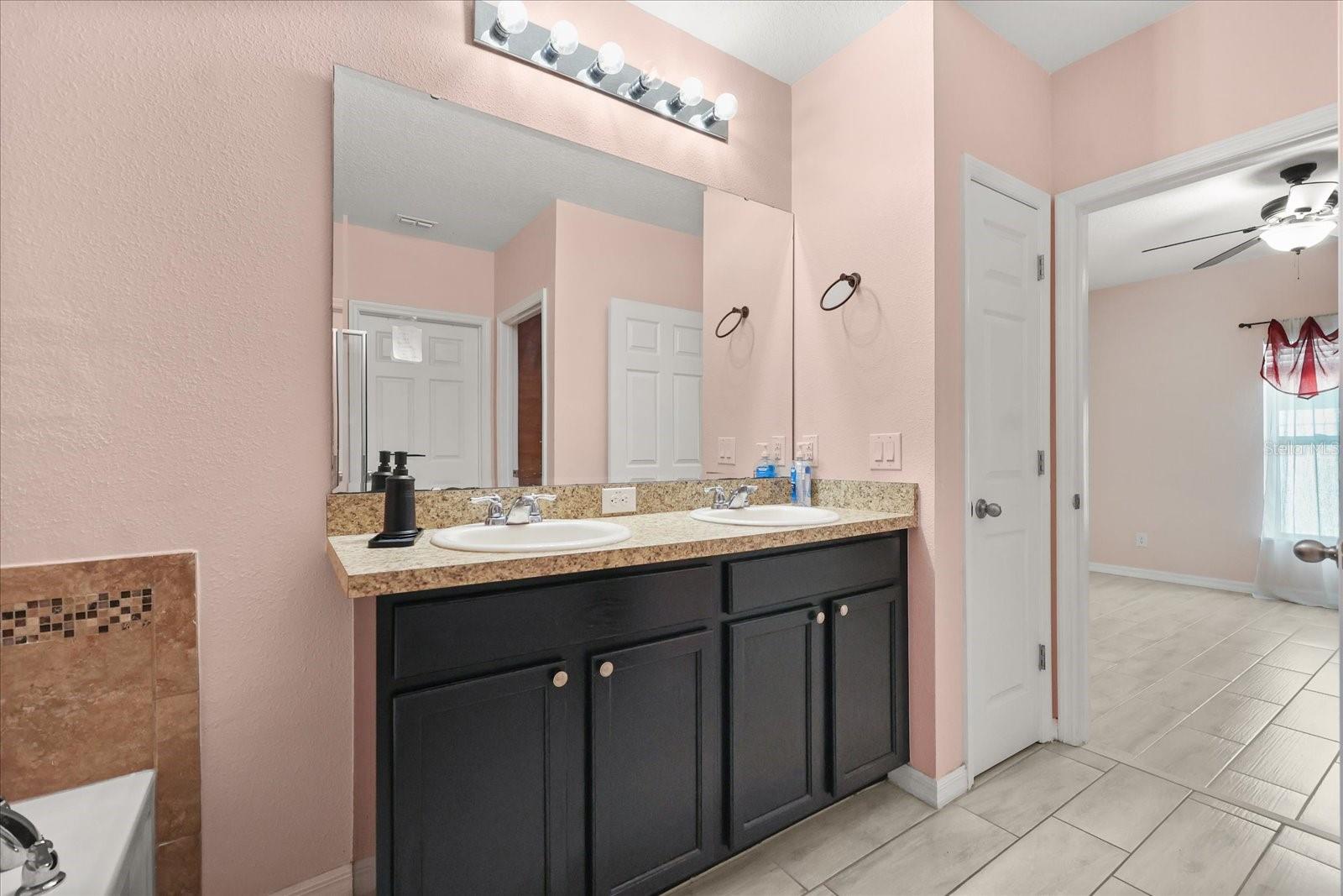 Image 18 of 28 For 3797 Briarwood Estates Circle