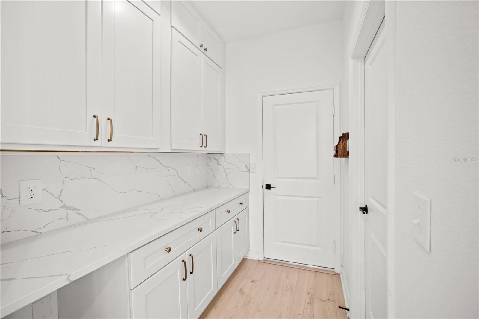 Image 10 of 33 For 5005 Golden River Lane