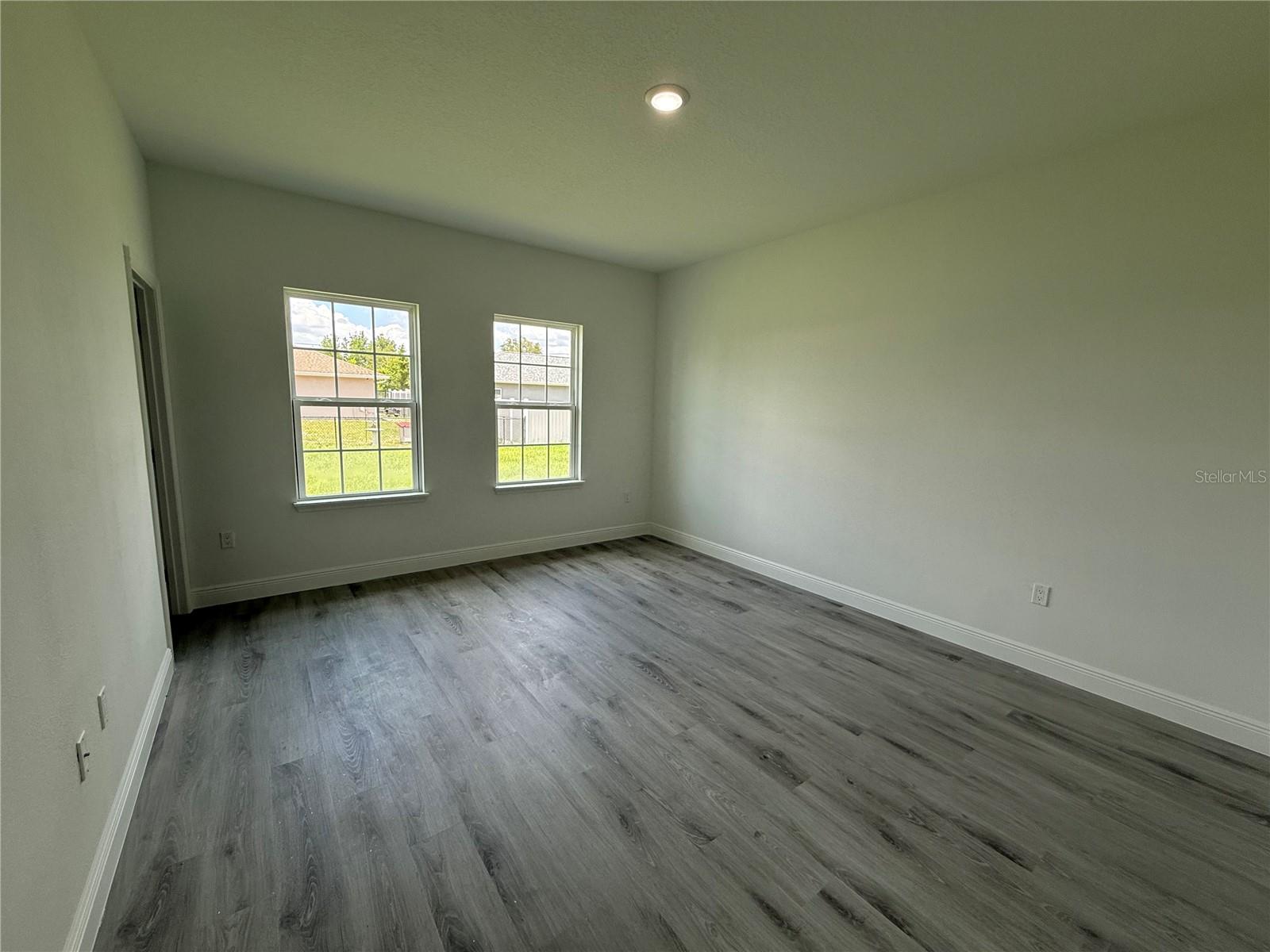 Image 9 of 13 For 701 Marion Oaks Trl