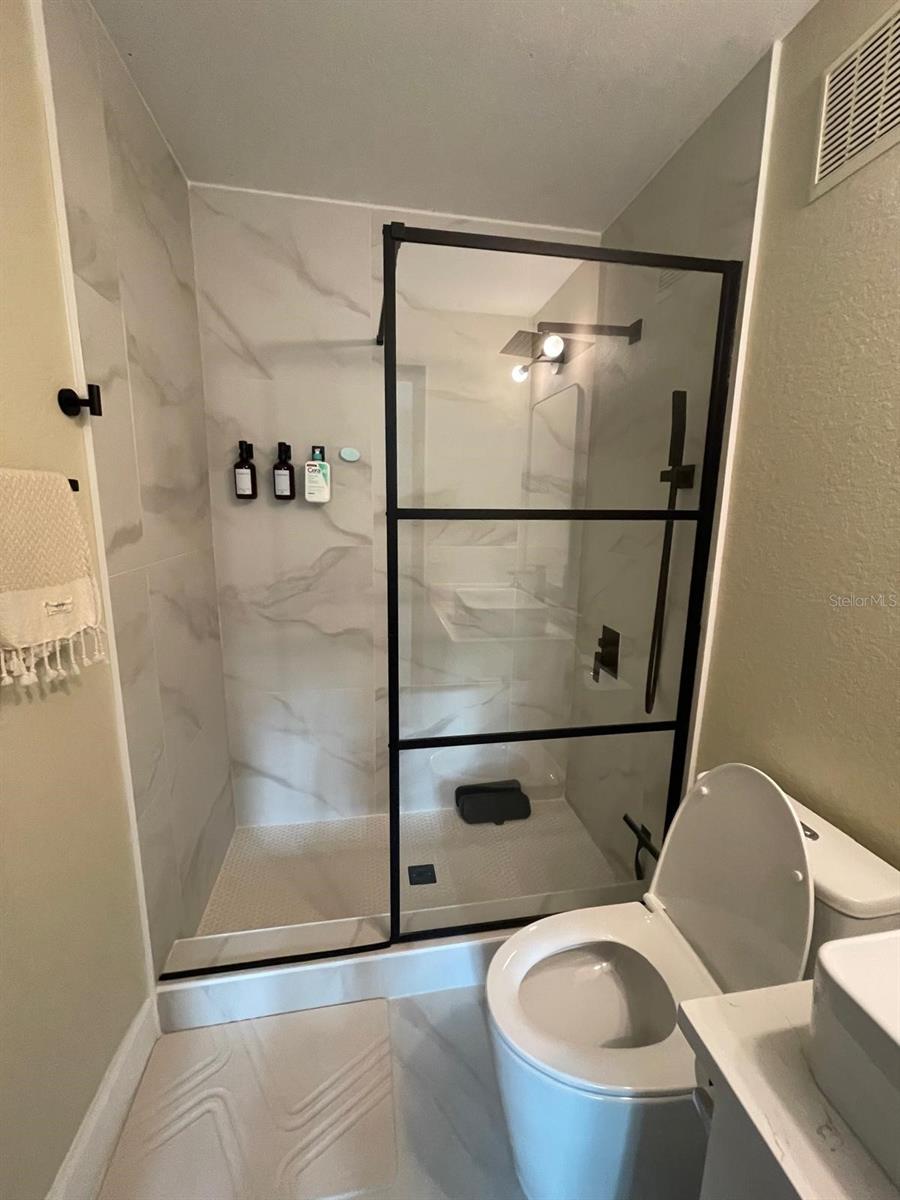Image 21 of 28 For 854 Grand Regency Point 207