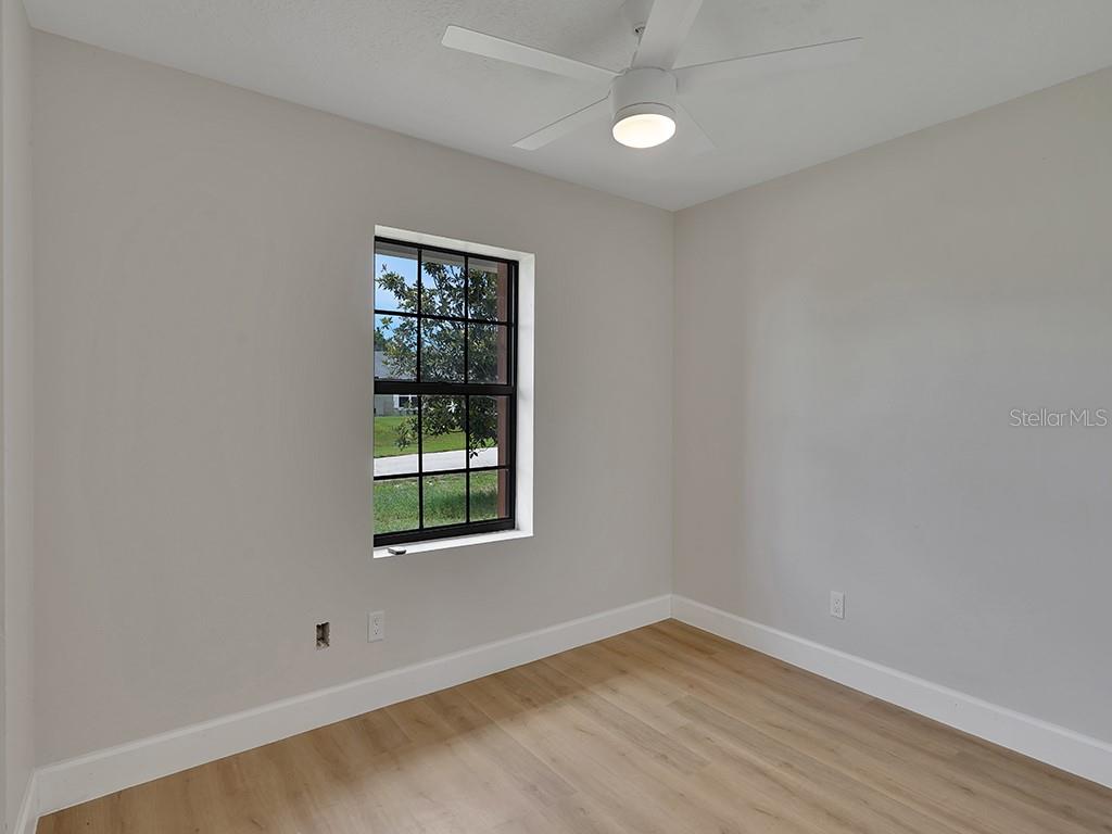Image 11 of 18 For 925 Roswell Terrace