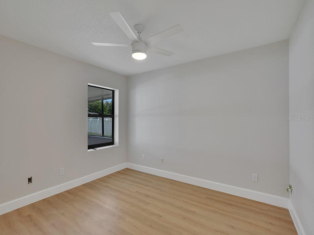 Image 13 of 18 For 925 Roswell Terrace