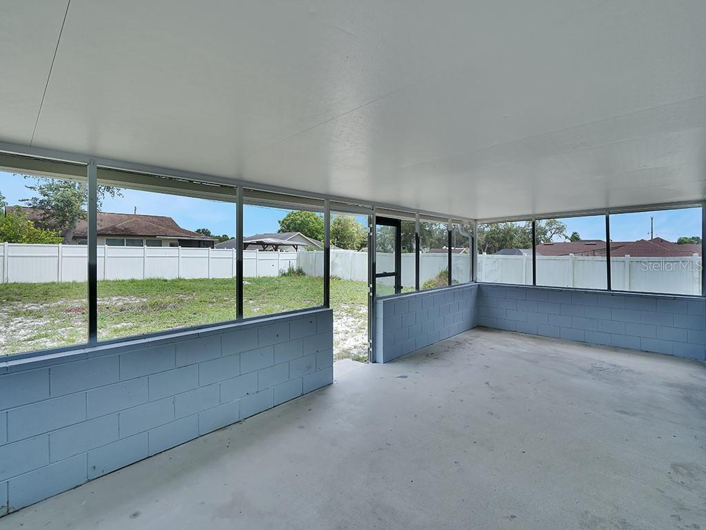 Image 14 of 18 For 925 Roswell Terrace