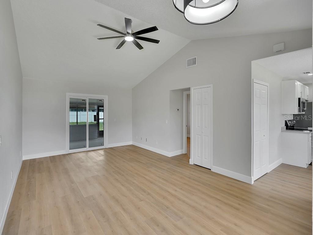 Image 7 of 18 For 925 Roswell Terrace