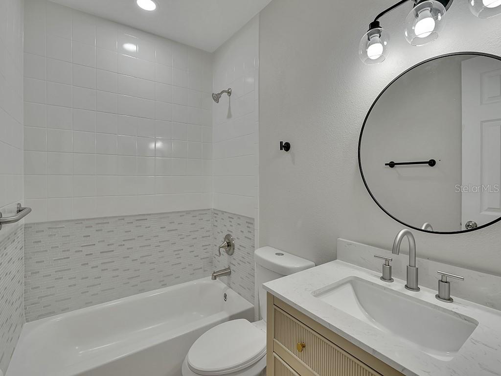 Image 8 of 18 For 925 Roswell Terrace
