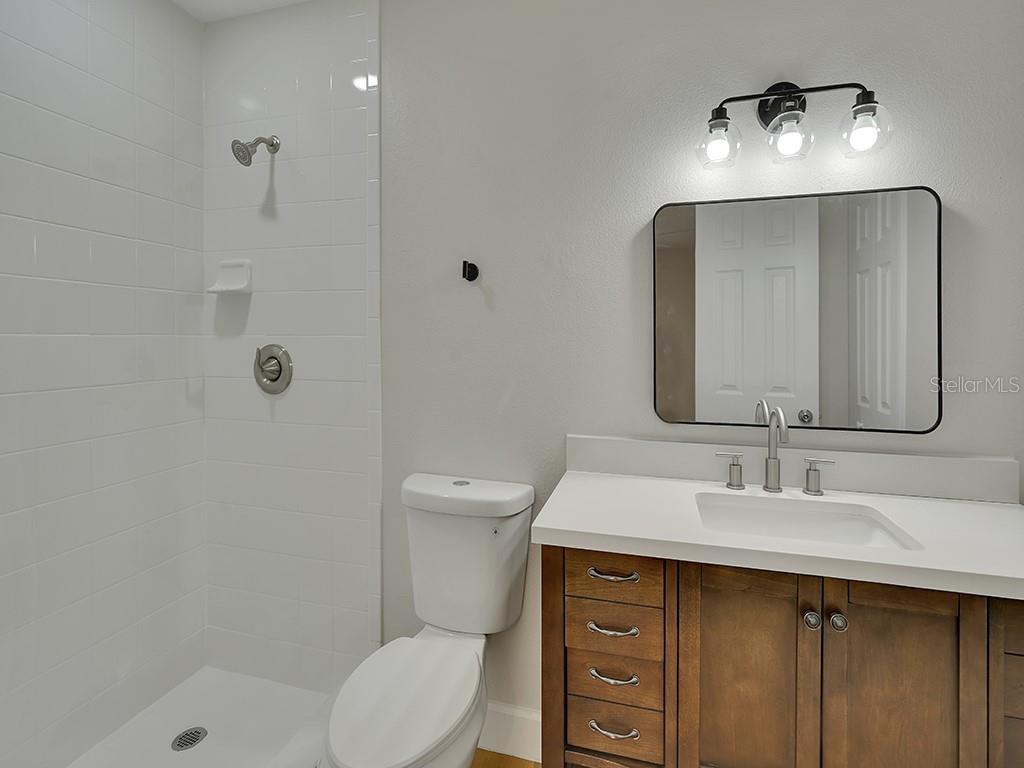 Image 9 of 18 For 925 Roswell Terrace