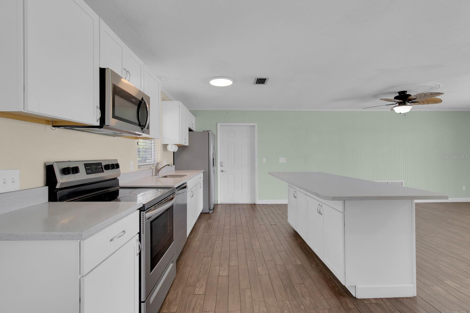 Image 10 of 30 For 203 Parkwood Lane