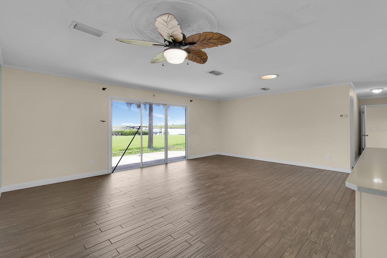 Image 13 of 30 For 203 Parkwood Lane