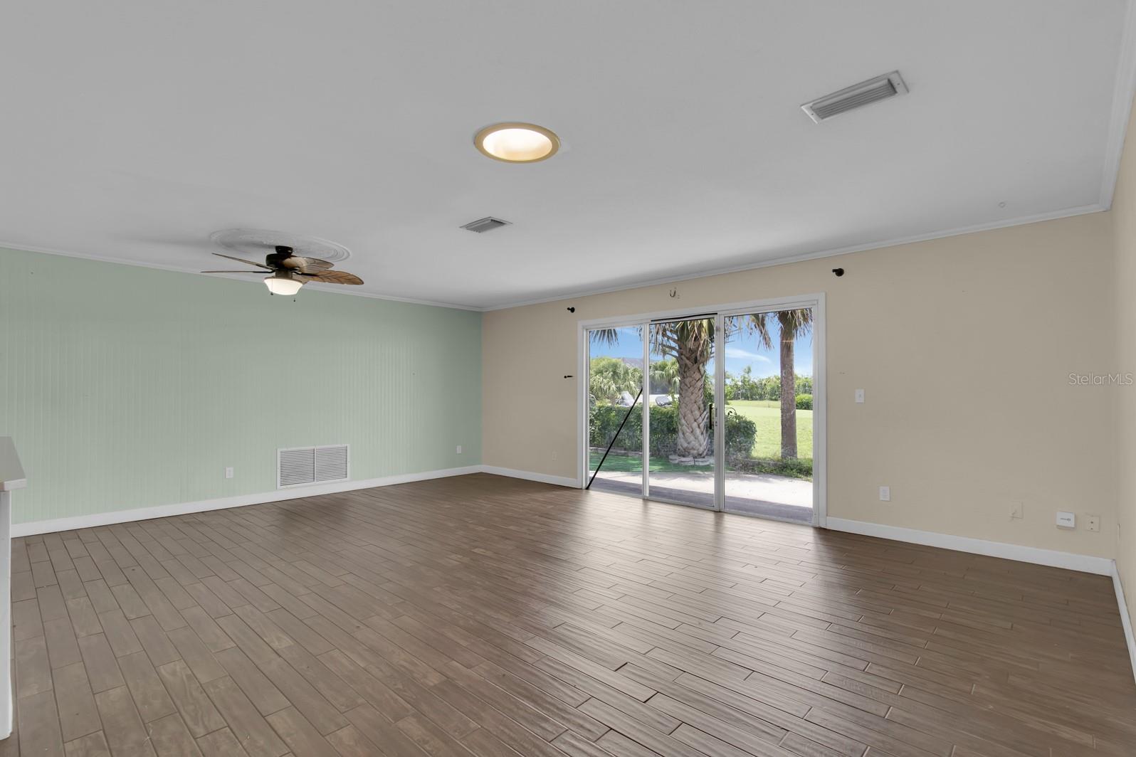 Image 14 of 30 For 203 Parkwood Lane
