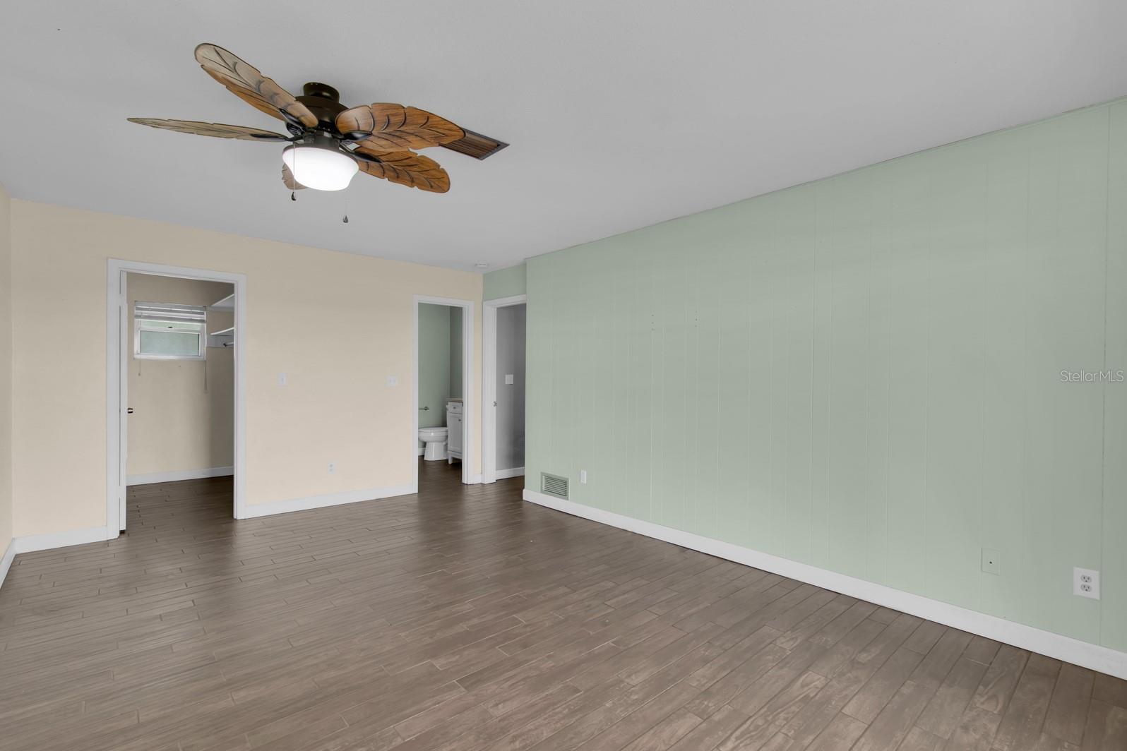 Image 17 of 30 For 203 Parkwood Lane