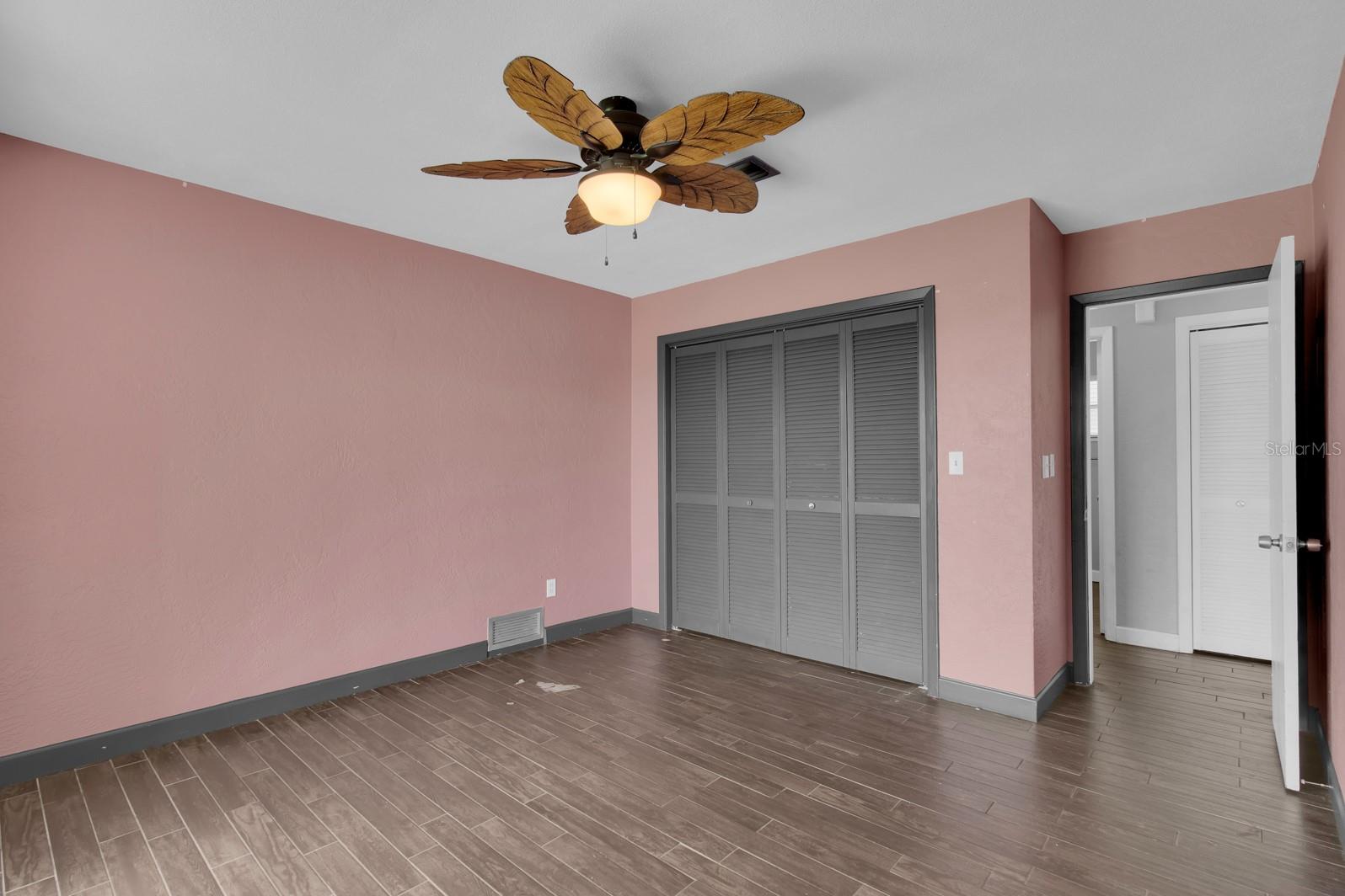 Image 23 of 30 For 203 Parkwood Lane