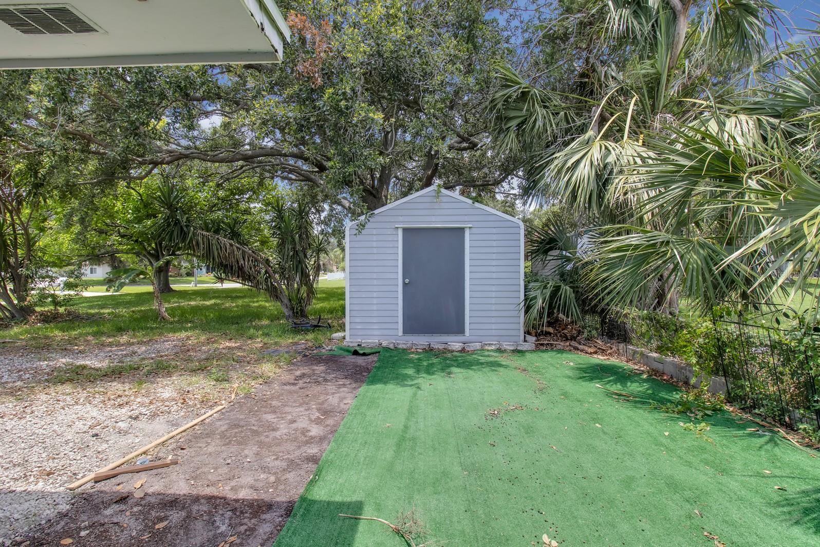 Image 24 of 30 For 203 Parkwood Lane