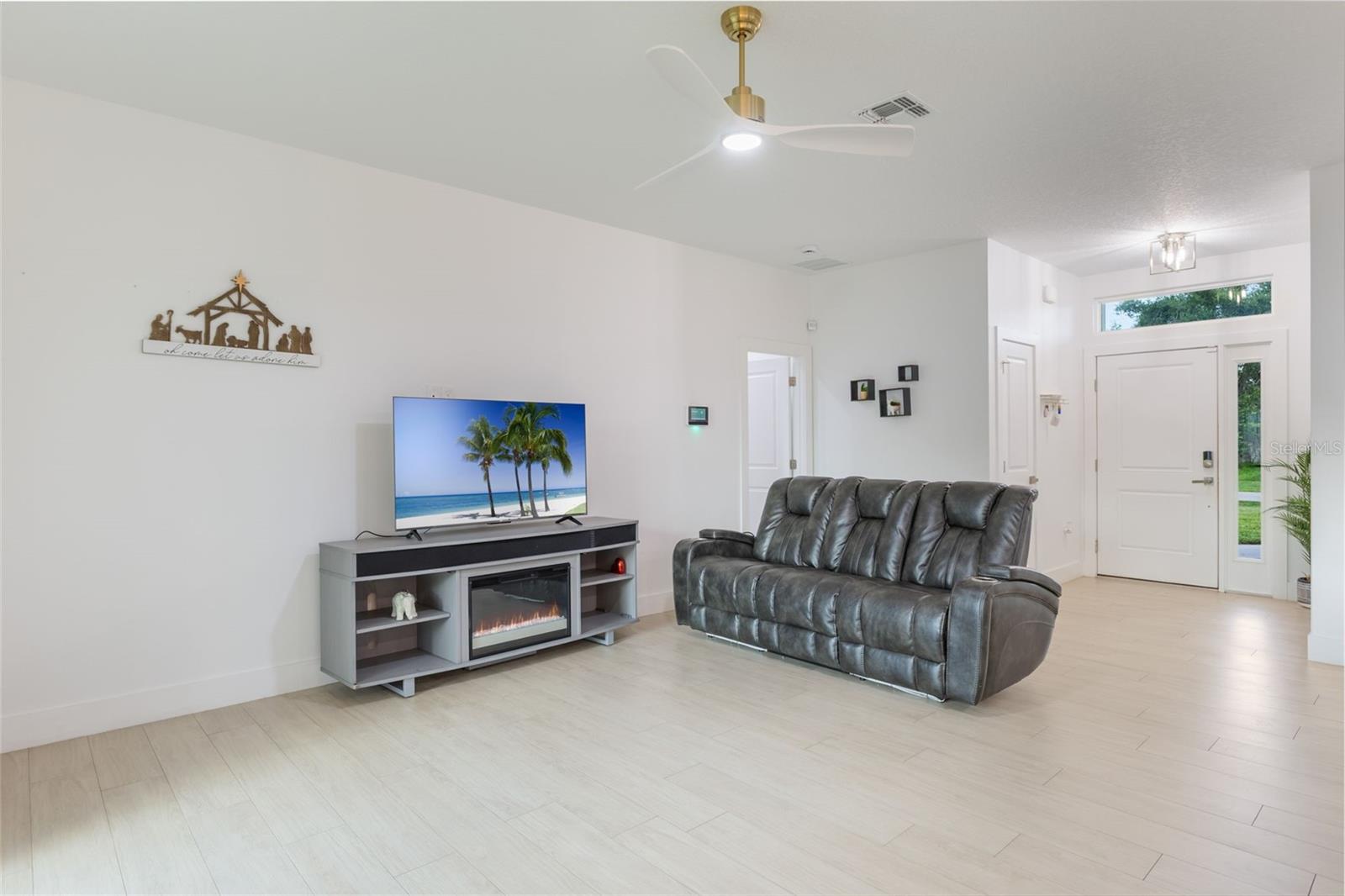 Image 3 of 19 For 2668 Coachman Drive