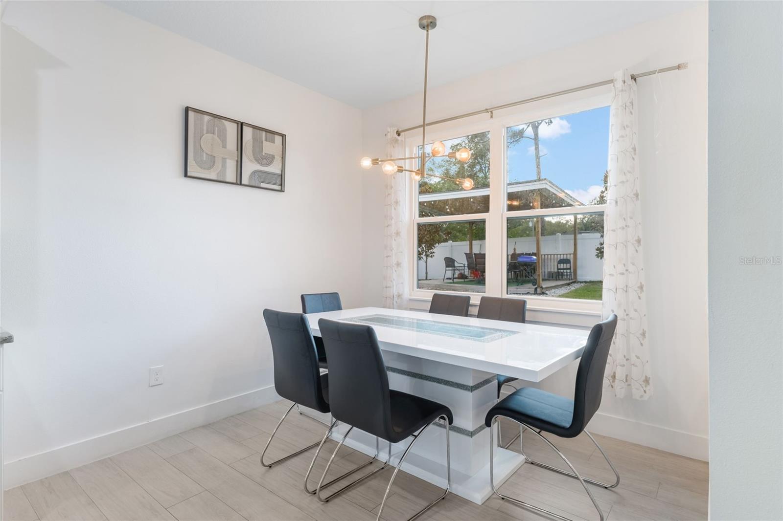 Image 5 of 19 For 2668 Coachman Drive