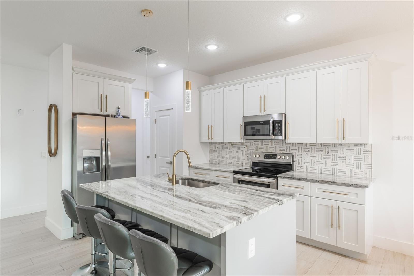 Image 7 of 19 For 2668 Coachman Drive