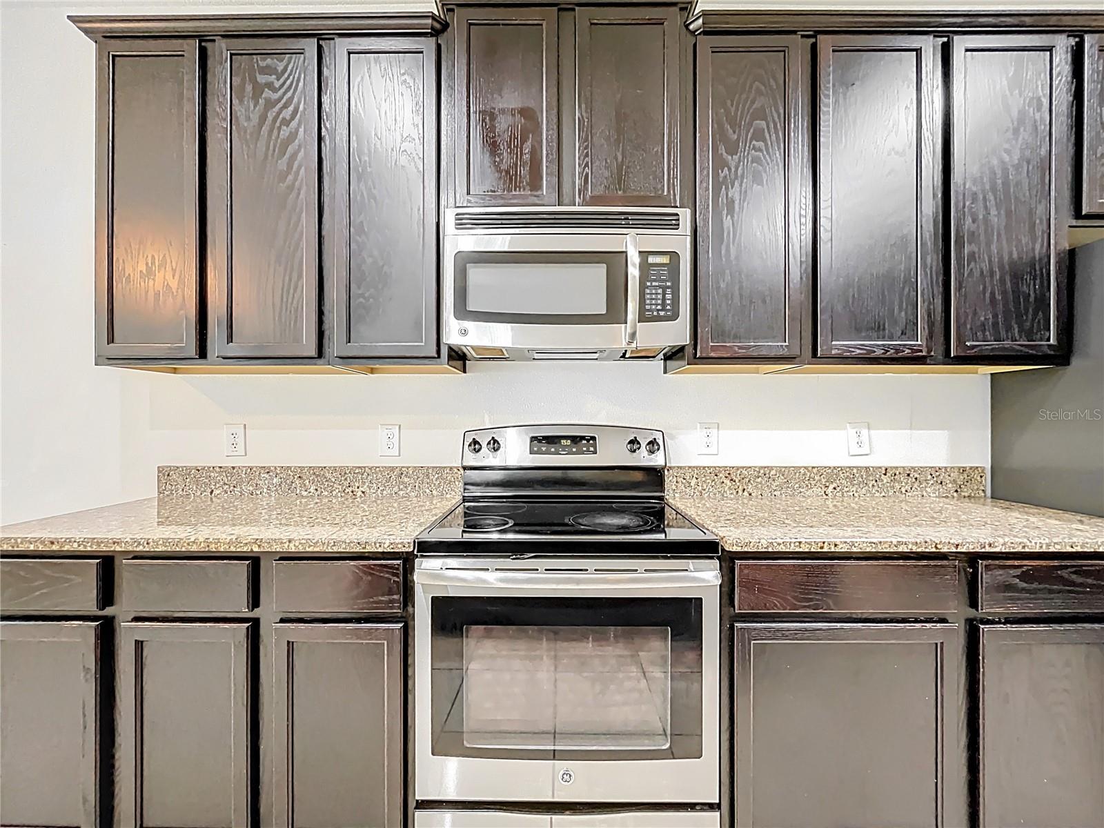 Image 11 of 49 For 771 Cavan Drive