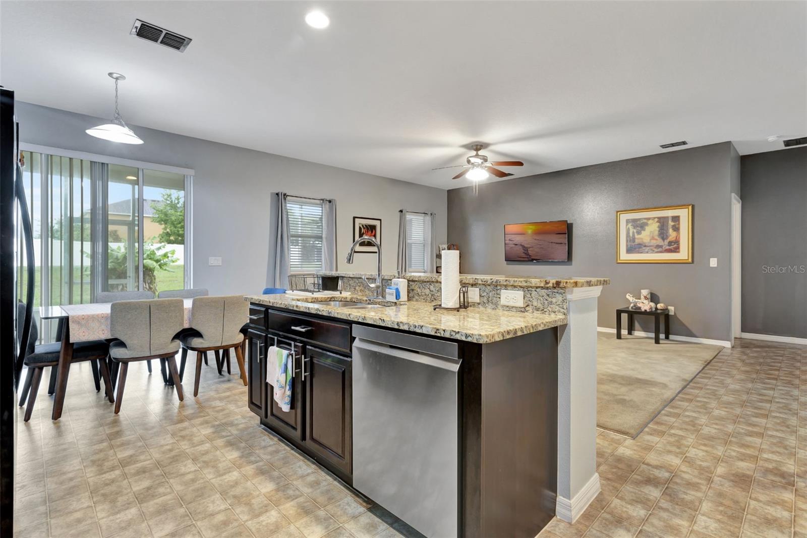 Image 10 of 25 For 954 Revere Avenue