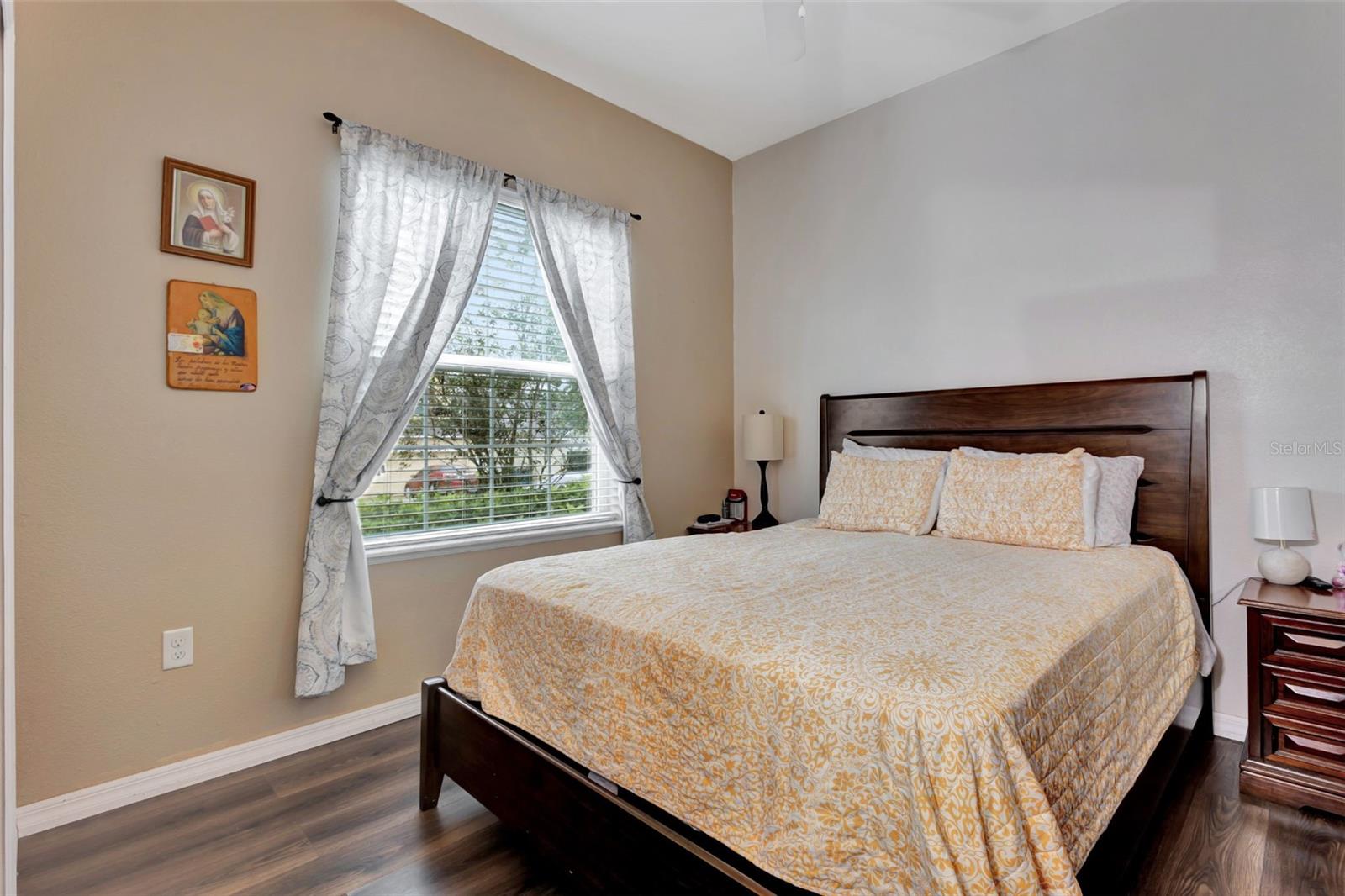Image 14 of 25 For 954 Revere Avenue