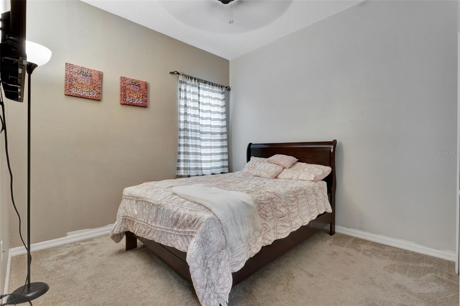 Image 15 of 25 For 954 Revere Avenue