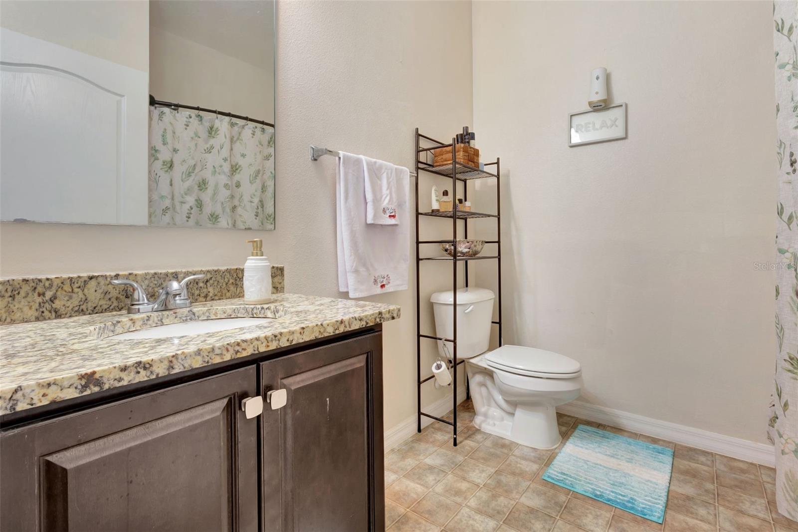 Image 17 of 25 For 954 Revere Avenue