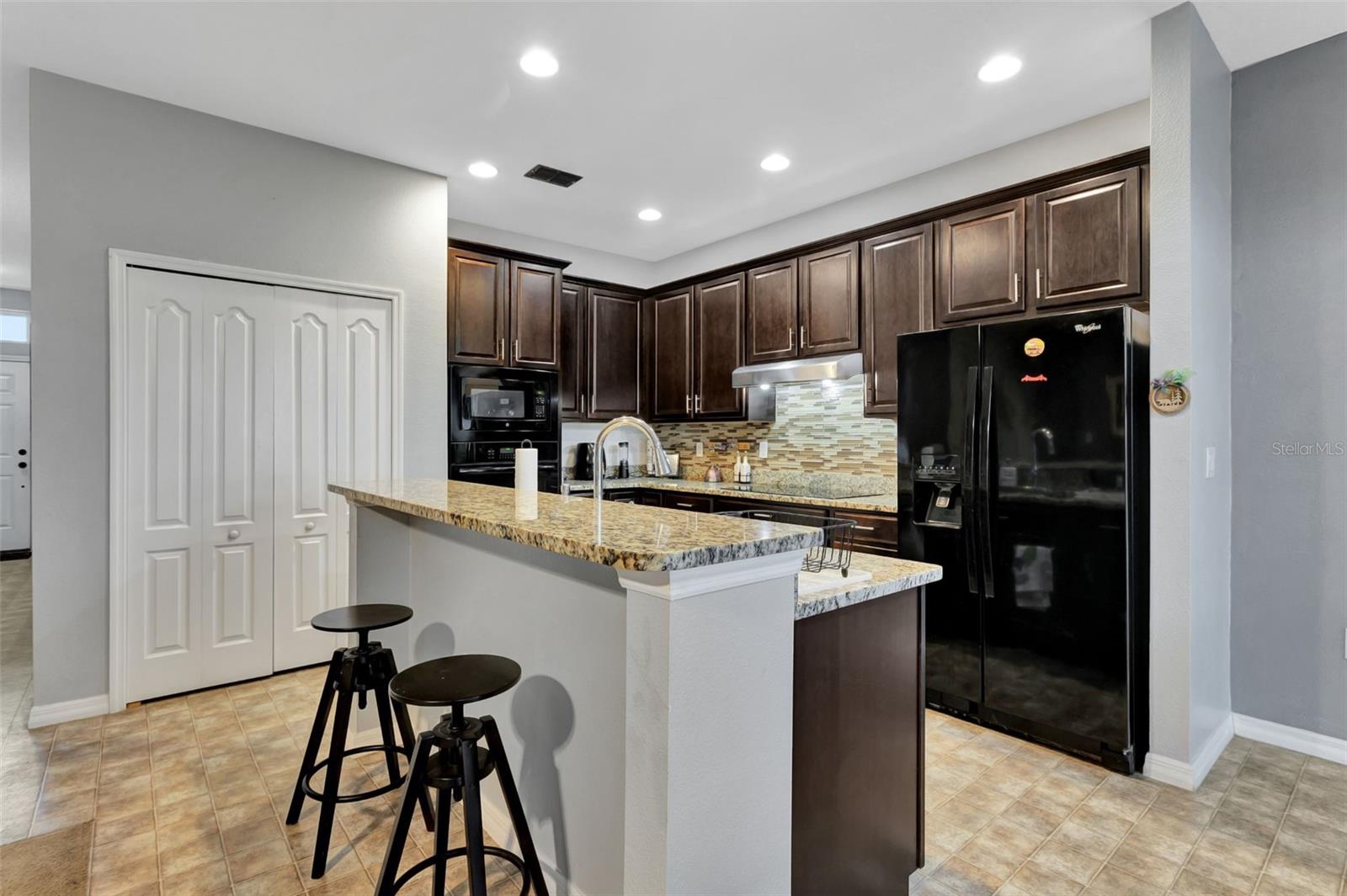 Image 9 of 25 For 954 Revere Avenue