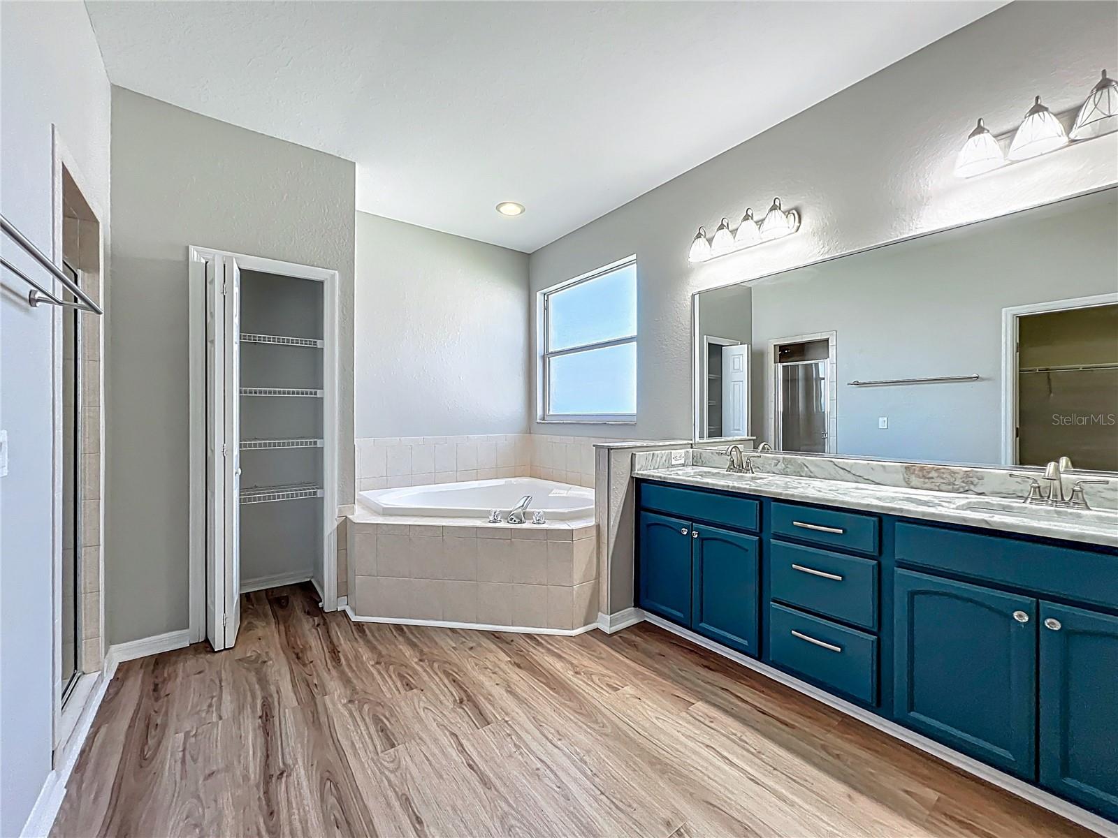 Image 17 of 42 For 301 Terranova Boulevard