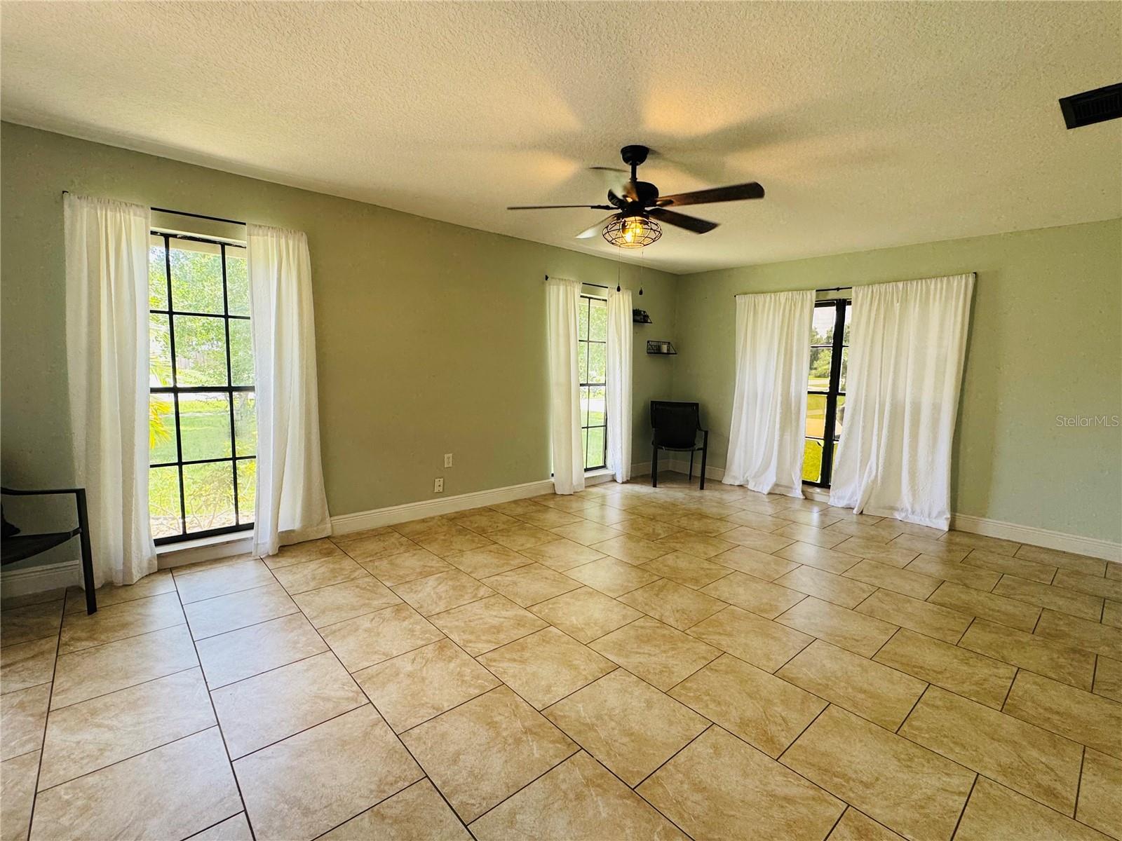 Image 3 of 20 For 3450 Suzette Drive