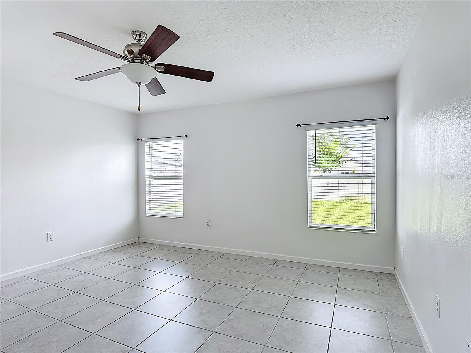 Image 17 of 44 For 450 Taft Drive