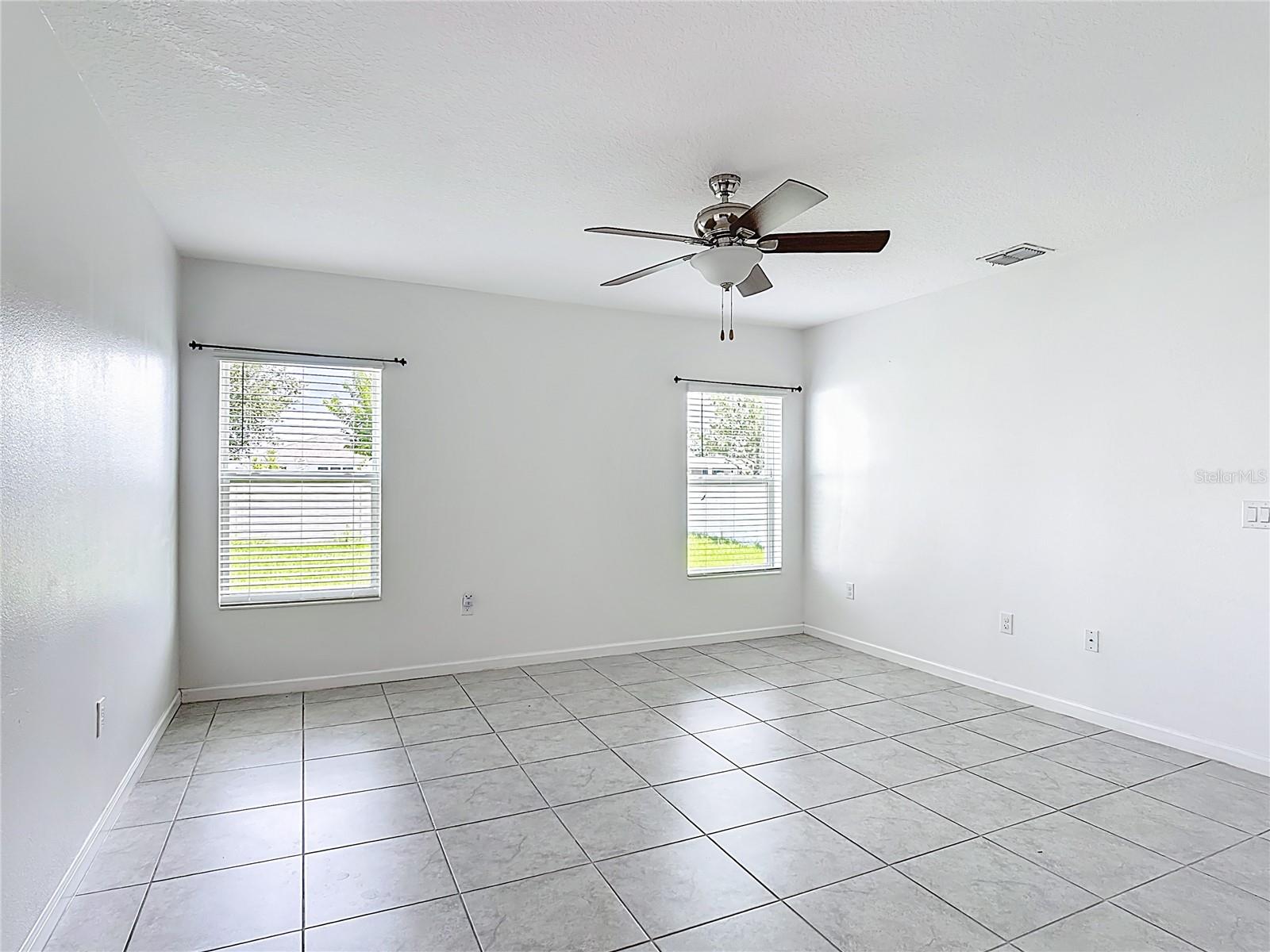 Image 18 of 44 For 450 Taft Drive