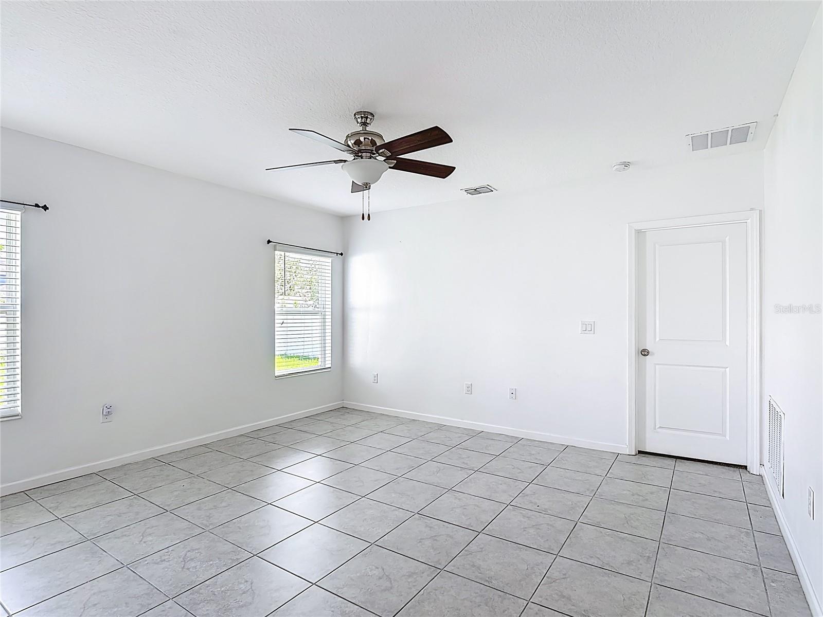 Image 19 of 44 For 450 Taft Drive