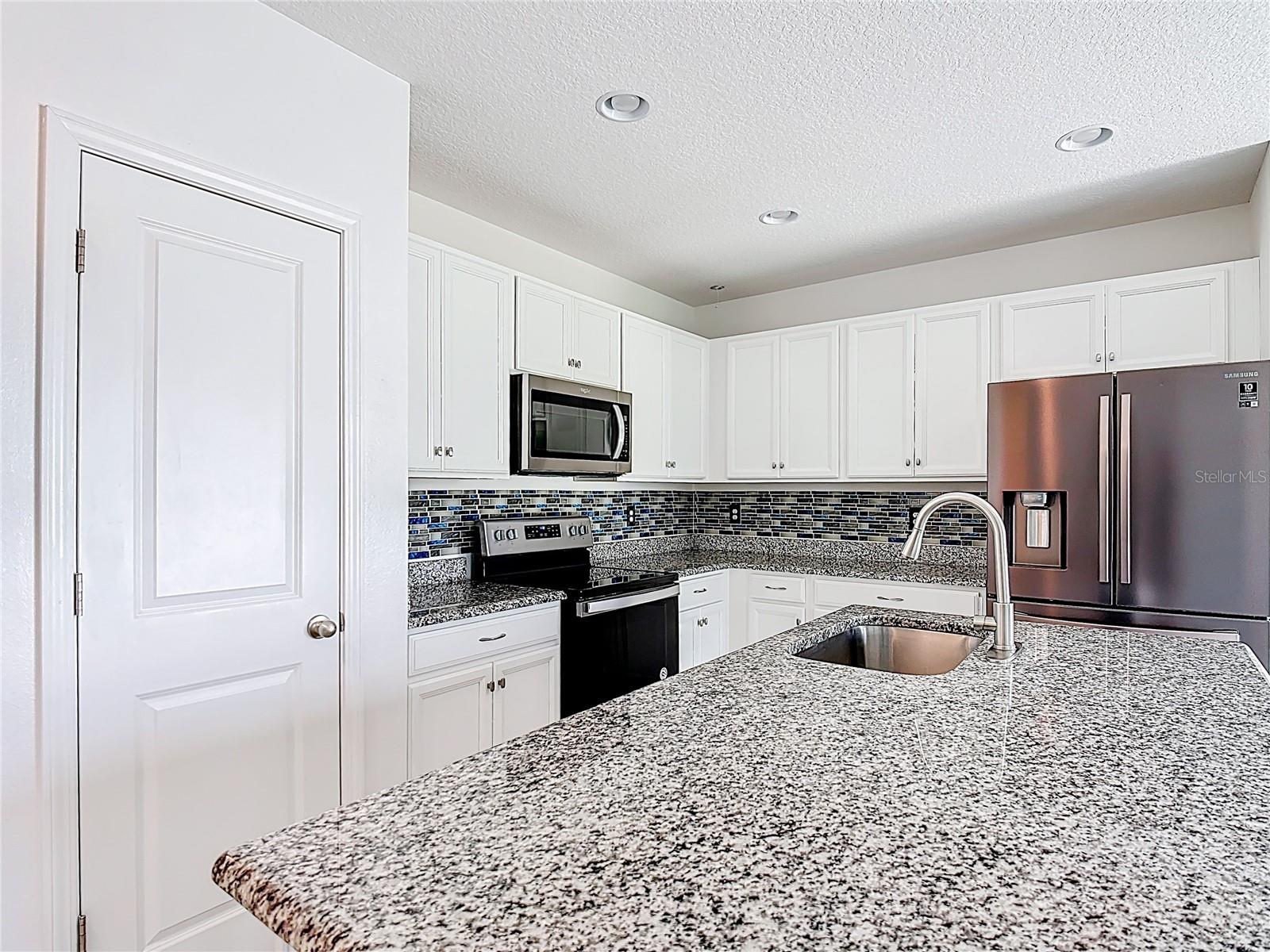 Image 4 of 44 For 450 Taft Drive